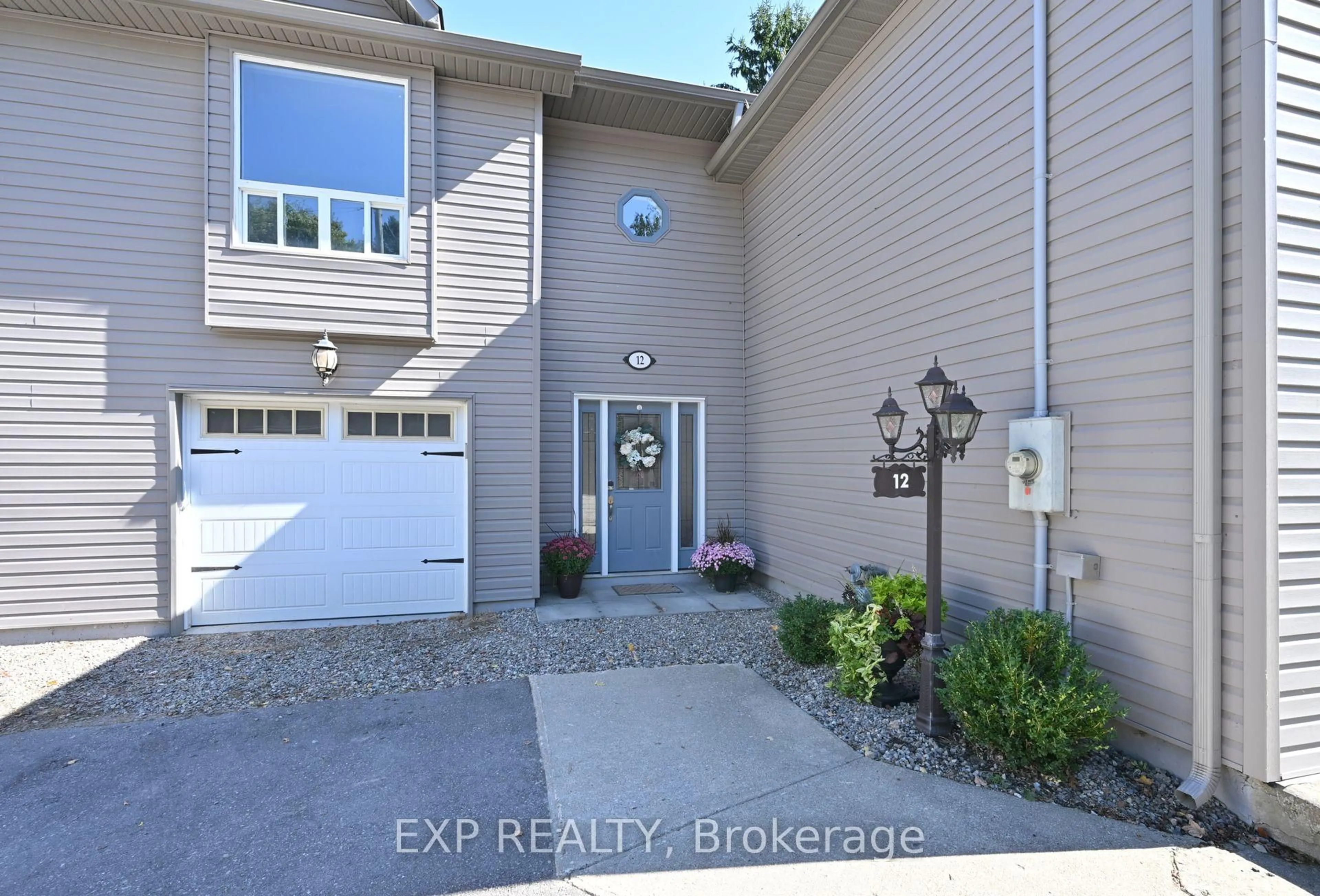Indoor entryway for 12 Mill St, Amaranth Ontario L9W 3Z3
