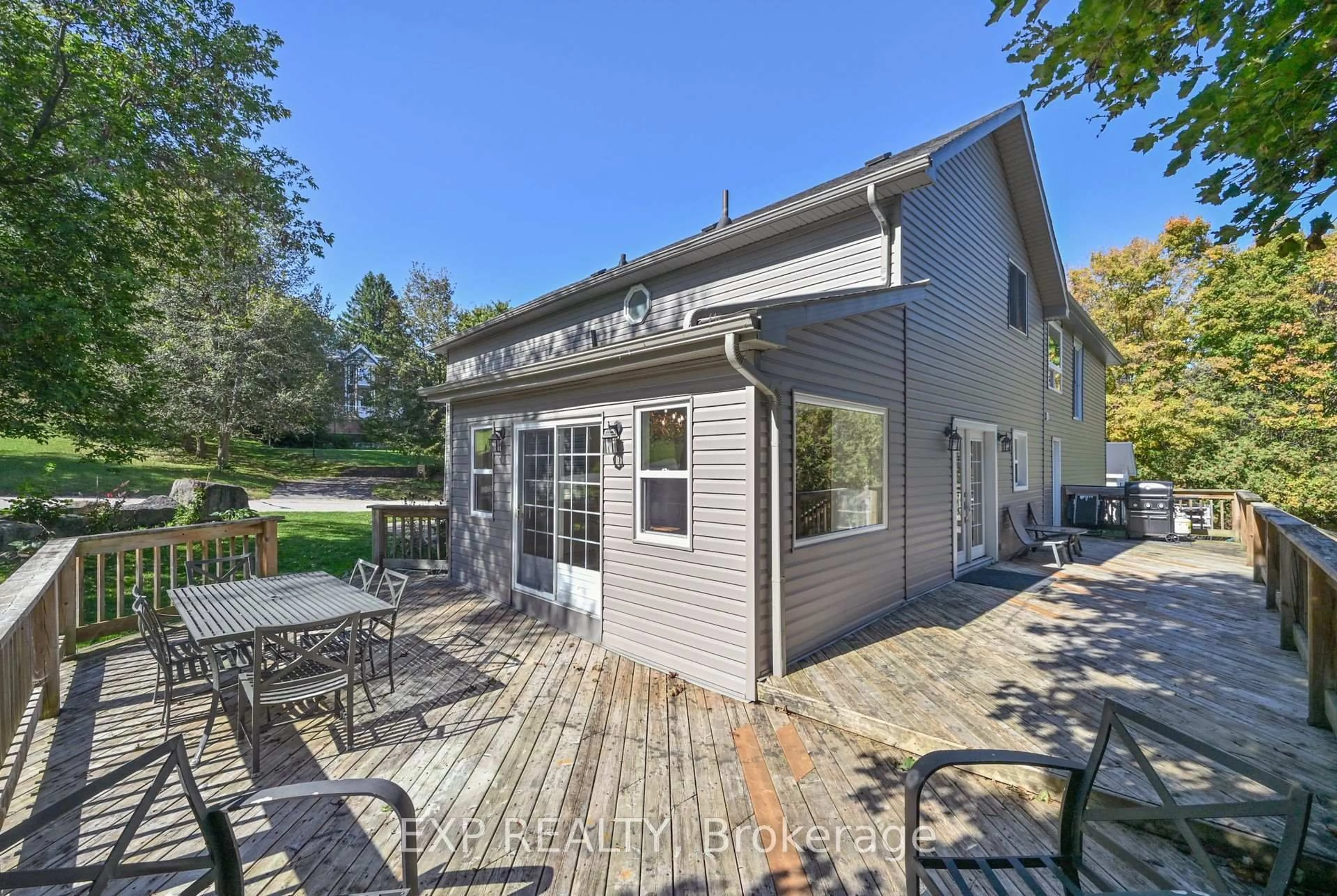 Patio, unknown for 12 Mill St, Amaranth Ontario L9W 3Z3