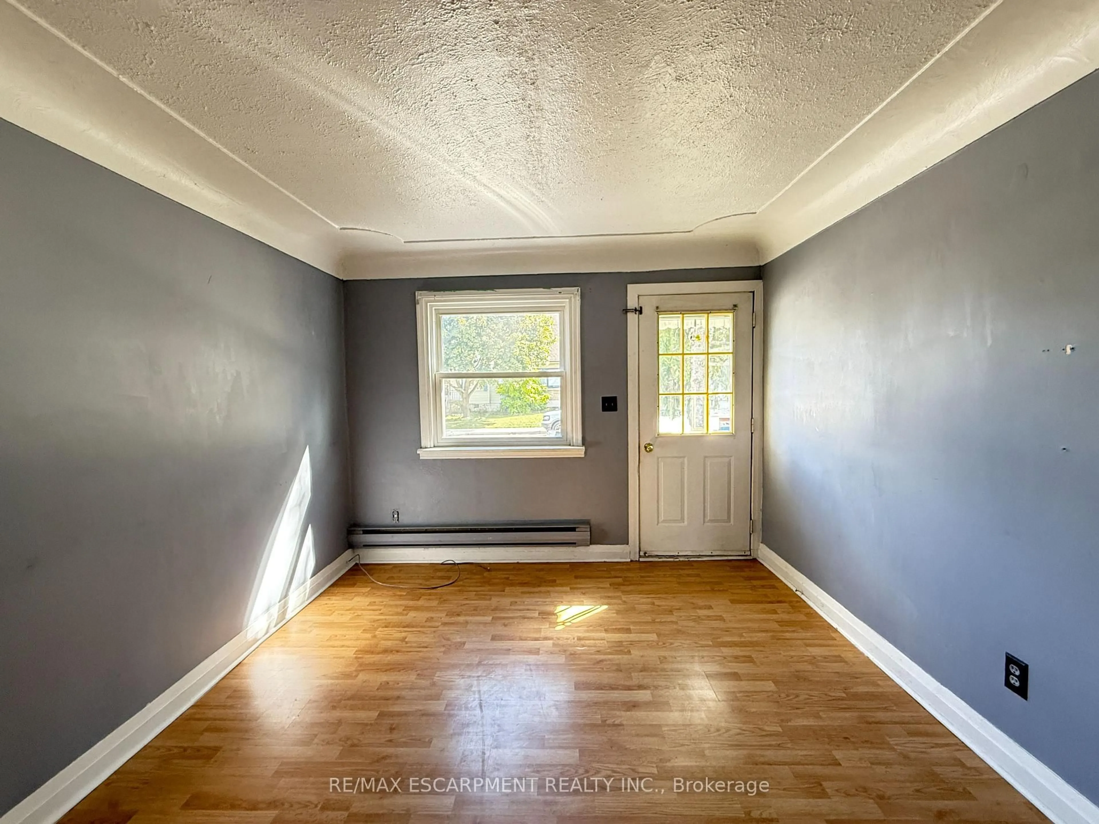A pic of a room for 317 Brunswick St, Hamilton Ontario L8H 6R8