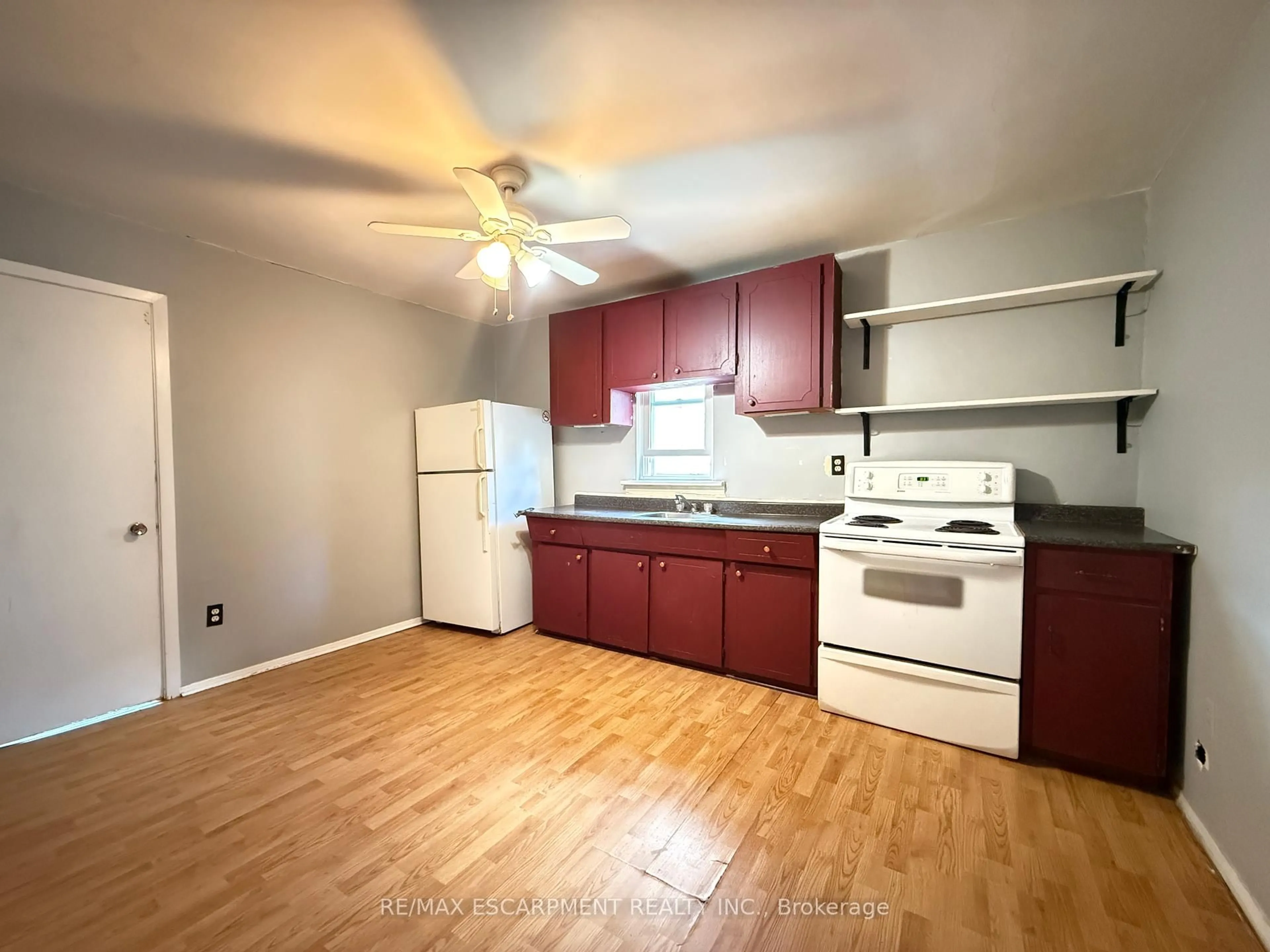 Standard kitchen, unknown for 317 Brunswick St, Hamilton Ontario L8H 6R8