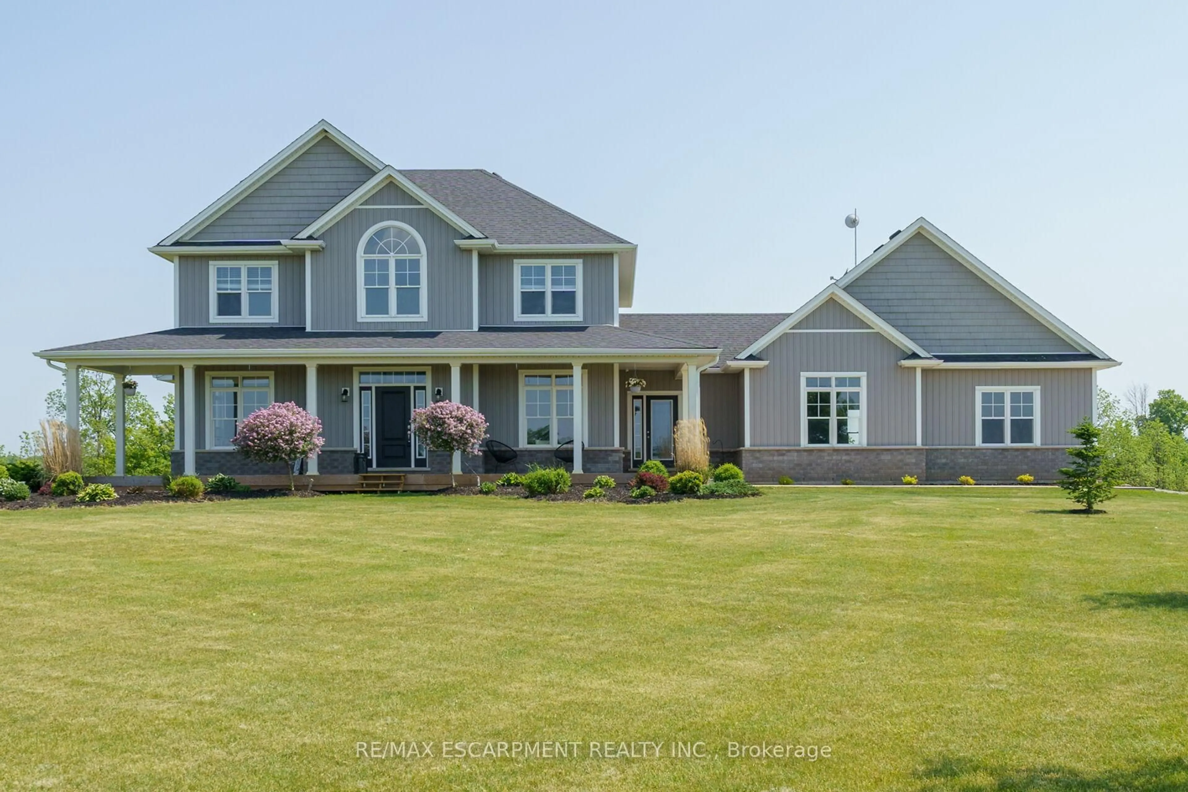 Home with vinyl exterior material, unknown for 75091 #45 Regional Rd, Wainfleet Ontario L0R 2J0