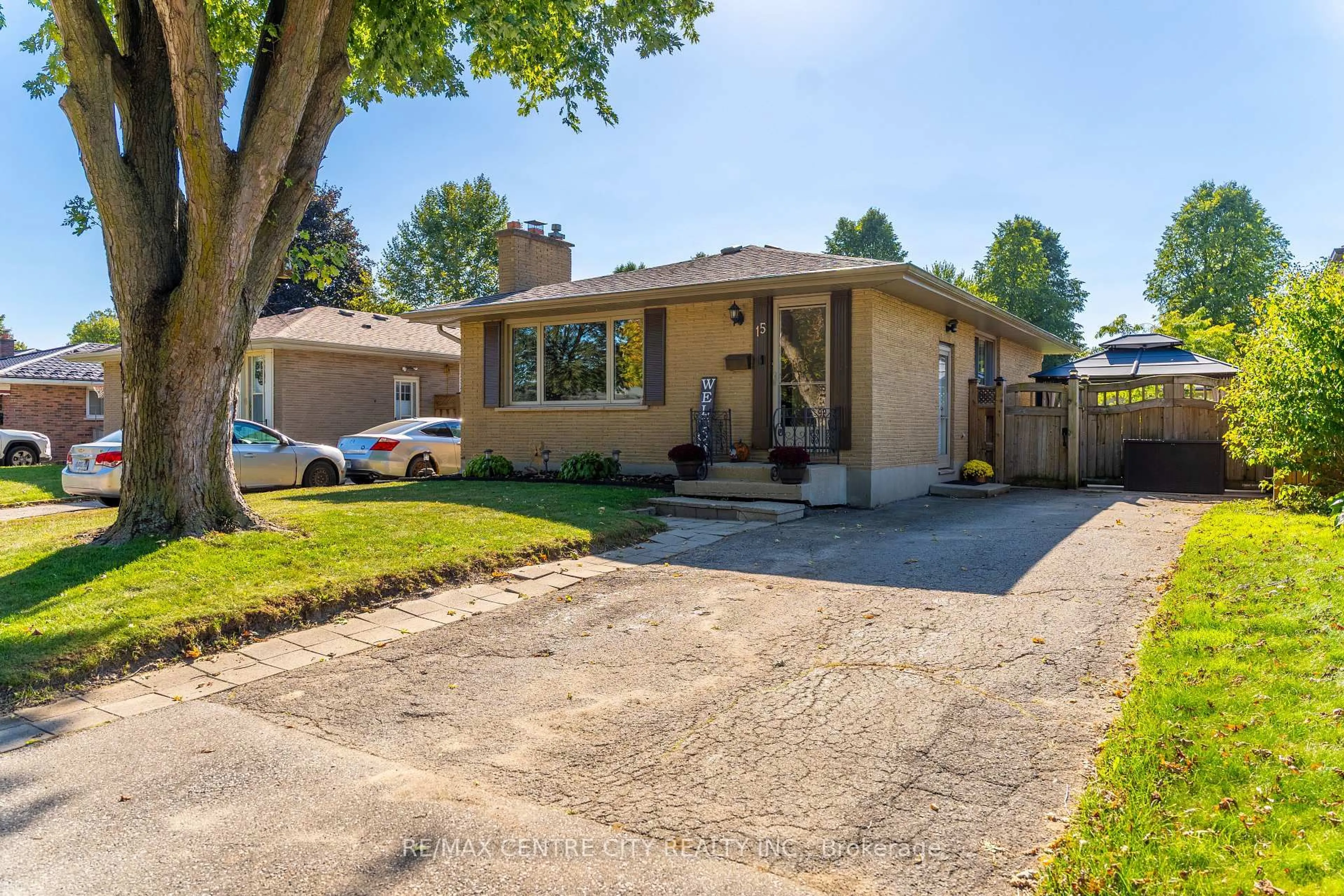 Unknown for 15 Frobisher Cres, London East Ontario N5V 1G7