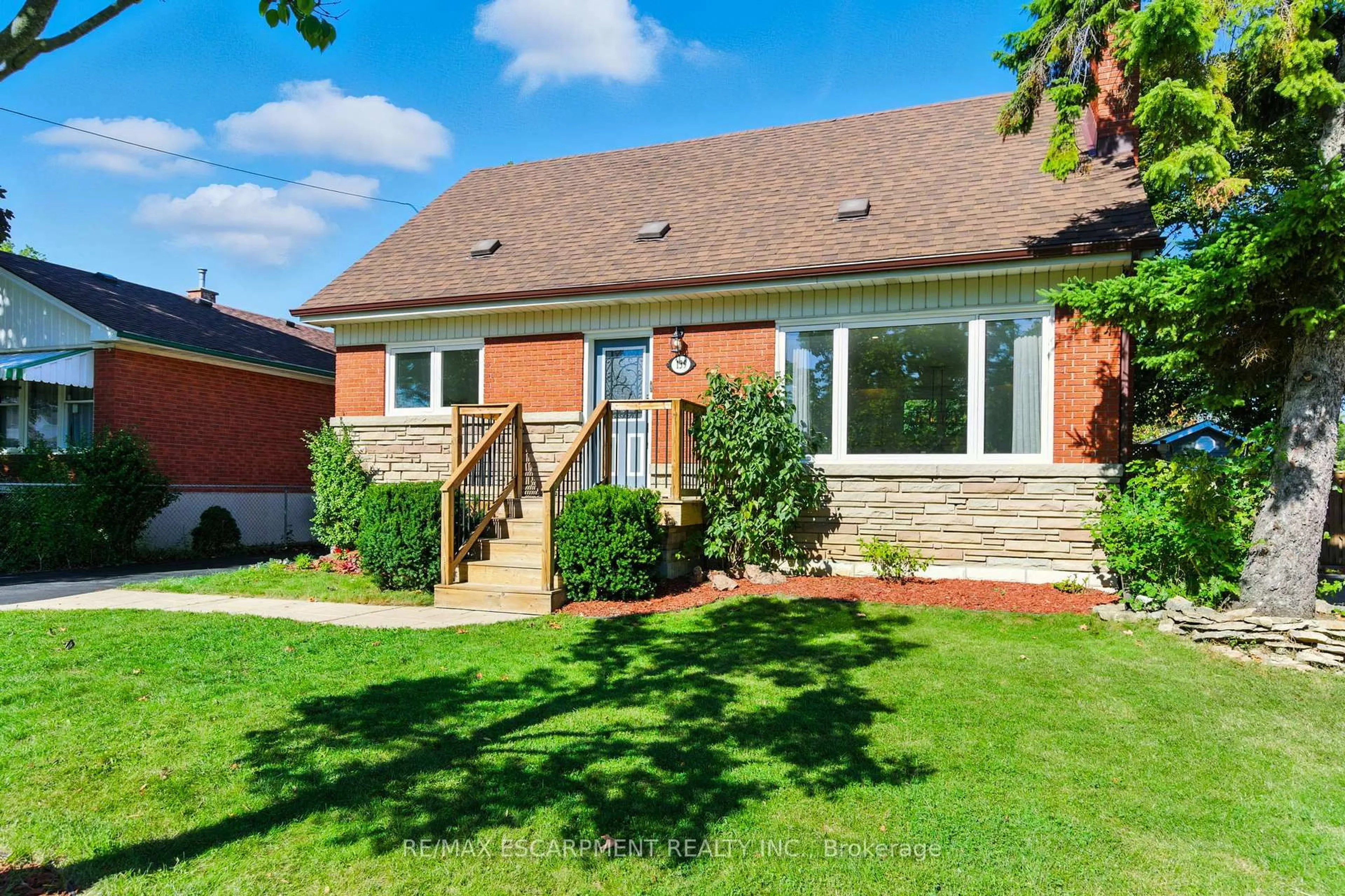 Home with brick exterior material, street for 139 TOBY Cres, Hamilton Ontario L8T 2N9