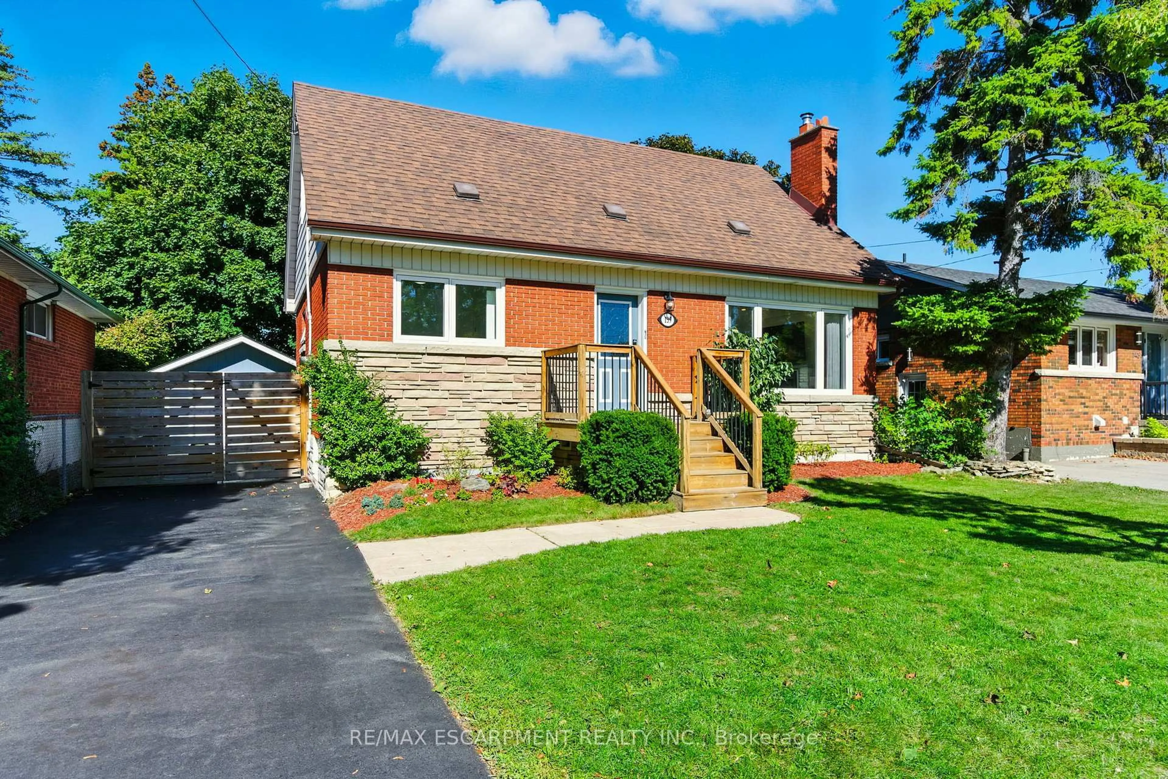 Home with brick exterior material, street for 139 TOBY Cres, Hamilton Ontario L8T 2N9