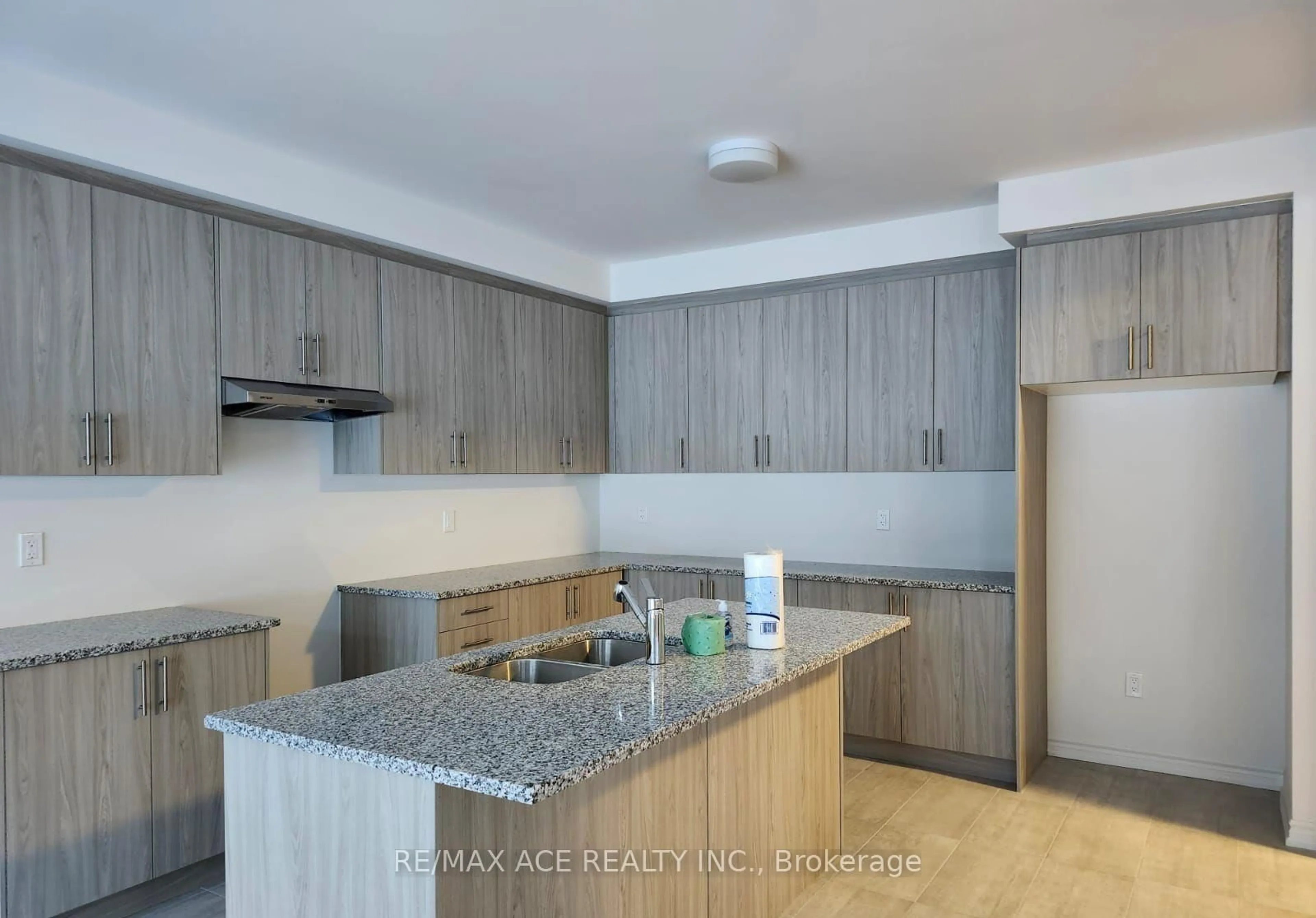 Standard kitchen, unknown for 1025 Trailsview Ave, Cobourg Ontario K9A 4J6