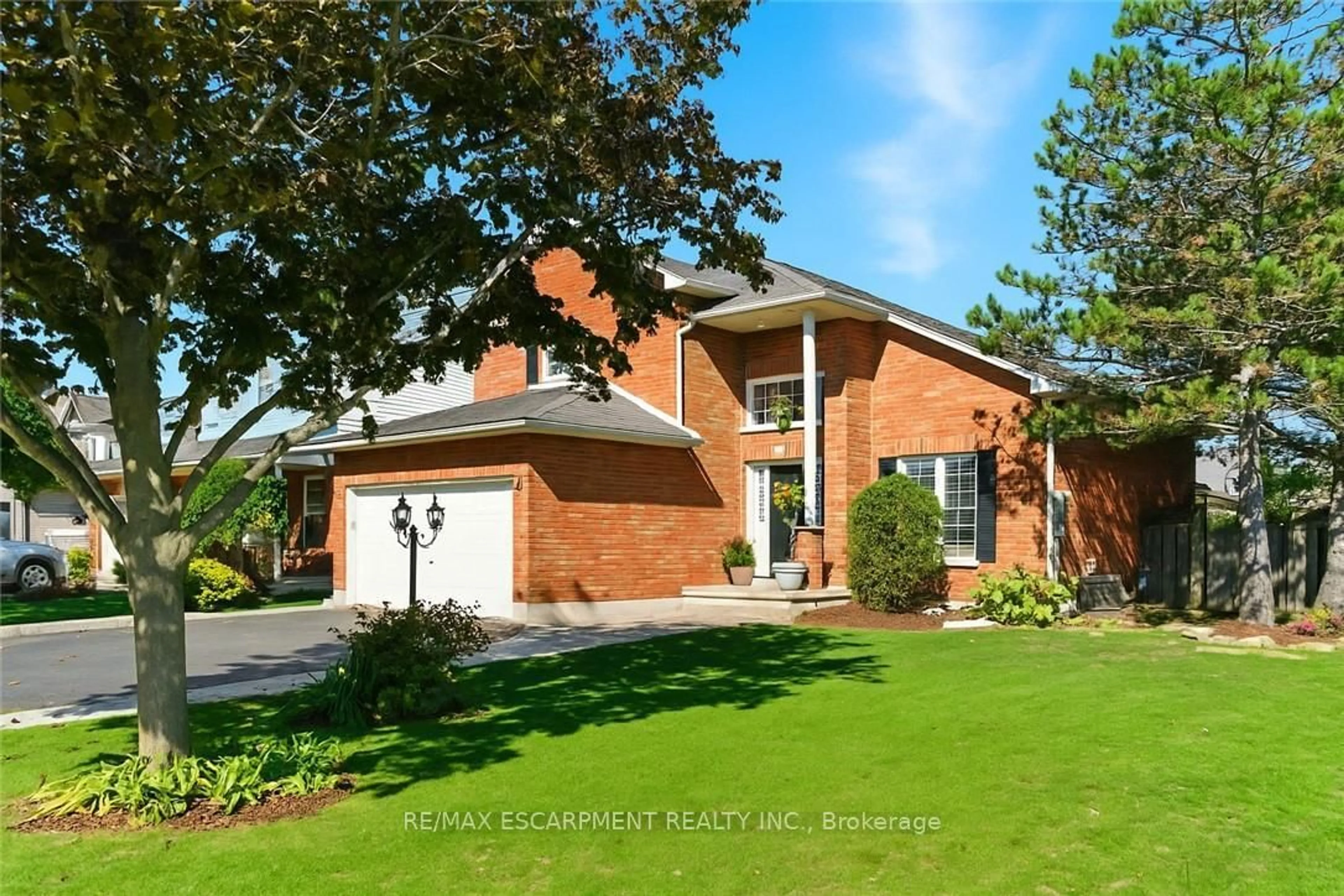 Home with brick exterior material, street for 2 Caledonia Ave, Haldimand Ontario N3W 2L1