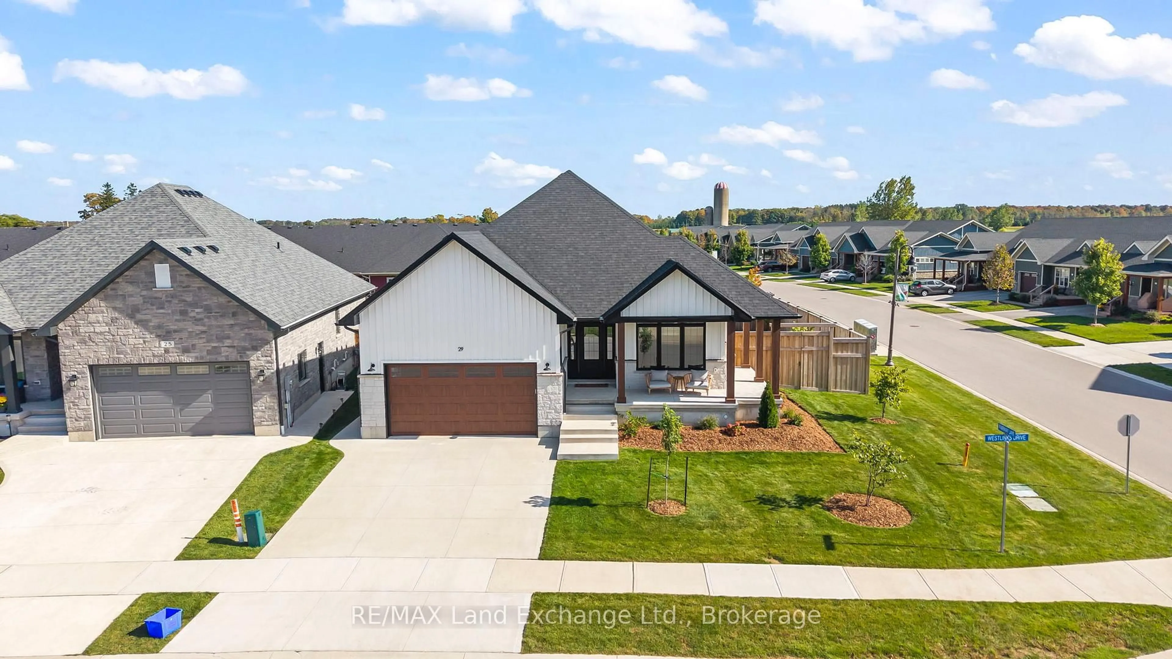 A pic from outside/outdoor area/front of a property/back of a property/a pic from drone, street for 29 Westlinks Dr, Saugeen Shores Ontario N0H 2C3