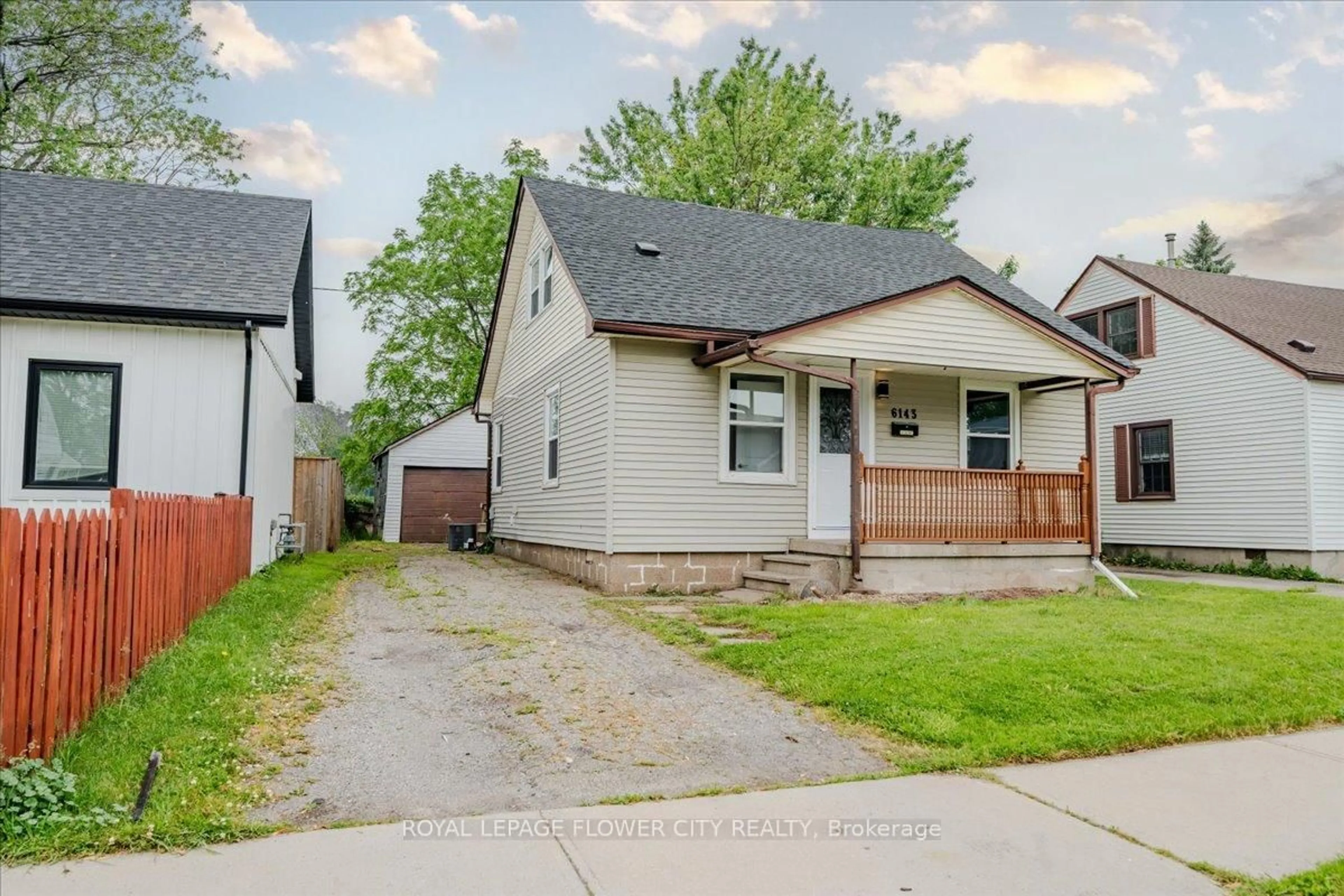 A pic from outside/outdoor area/front of a property/back of a property/a pic from drone, street for 6143 Churchill St, Niagara Falls Ontario L2G 2X2