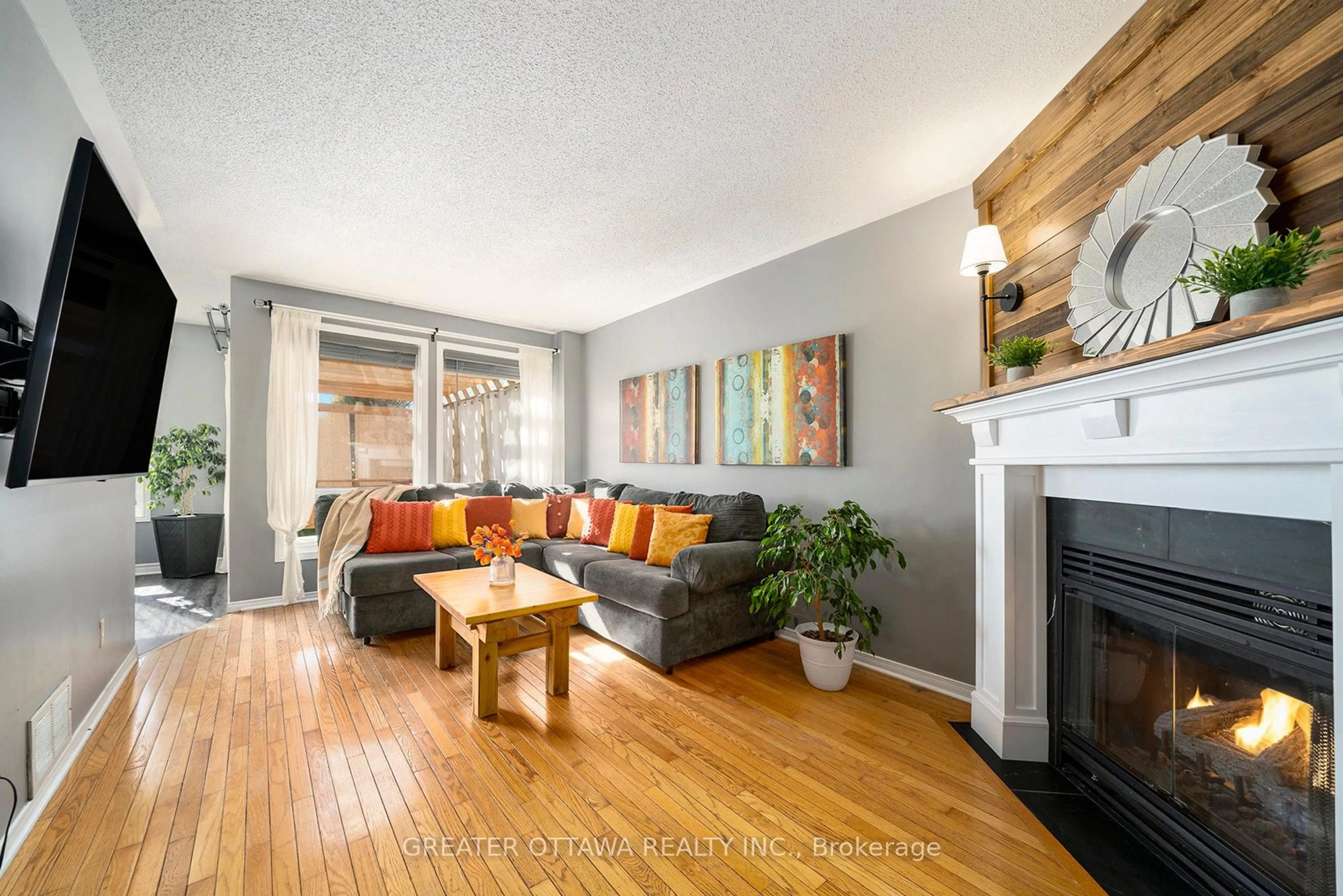 Living room with furniture, wood/laminate floor for 148 Crampton Dr, Carleton Place Ontario K7C 4P4