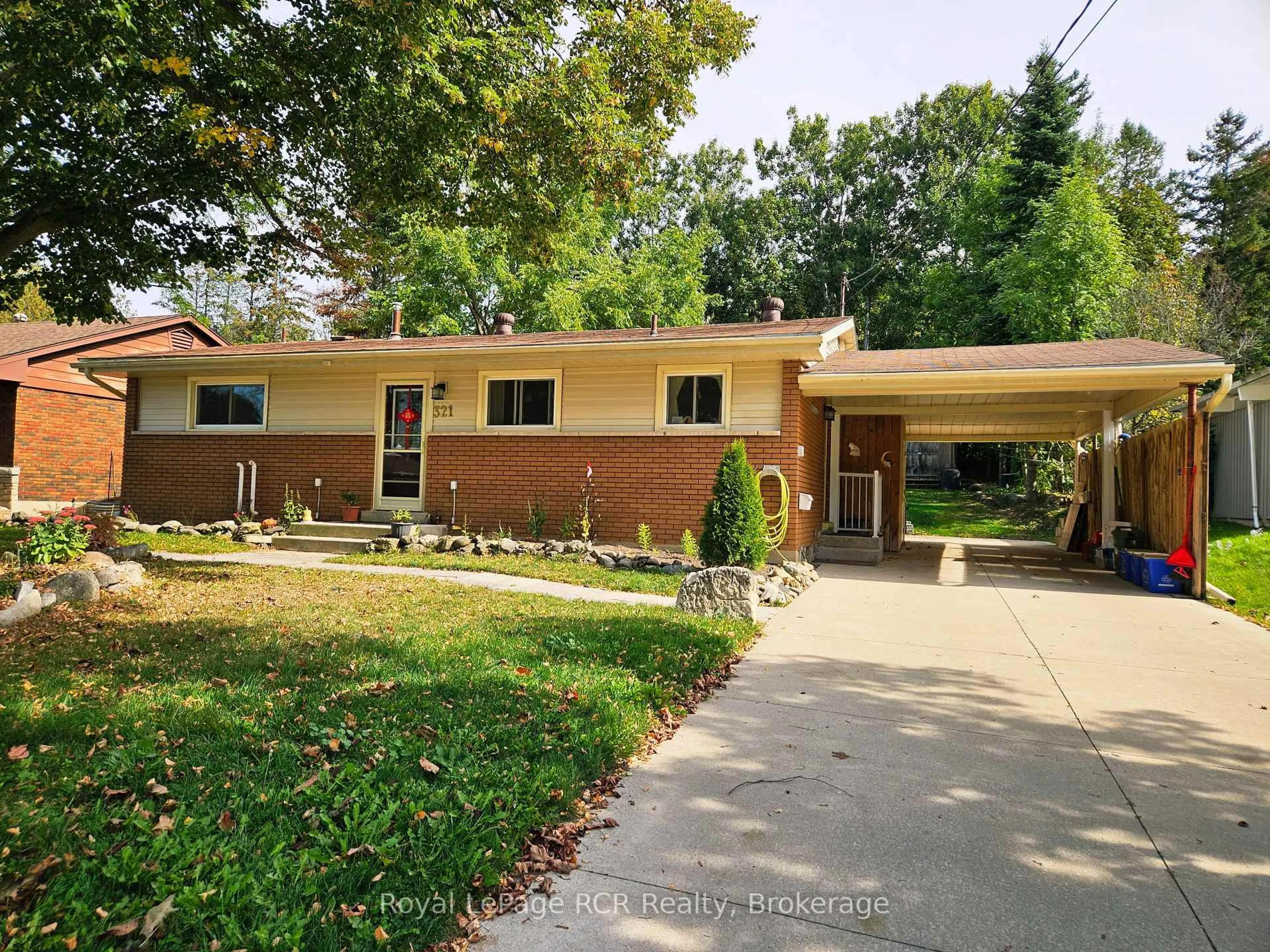 Home with brick exterior material, street for 321 8th Ave, Owen Sound Ontario N4K 3A3