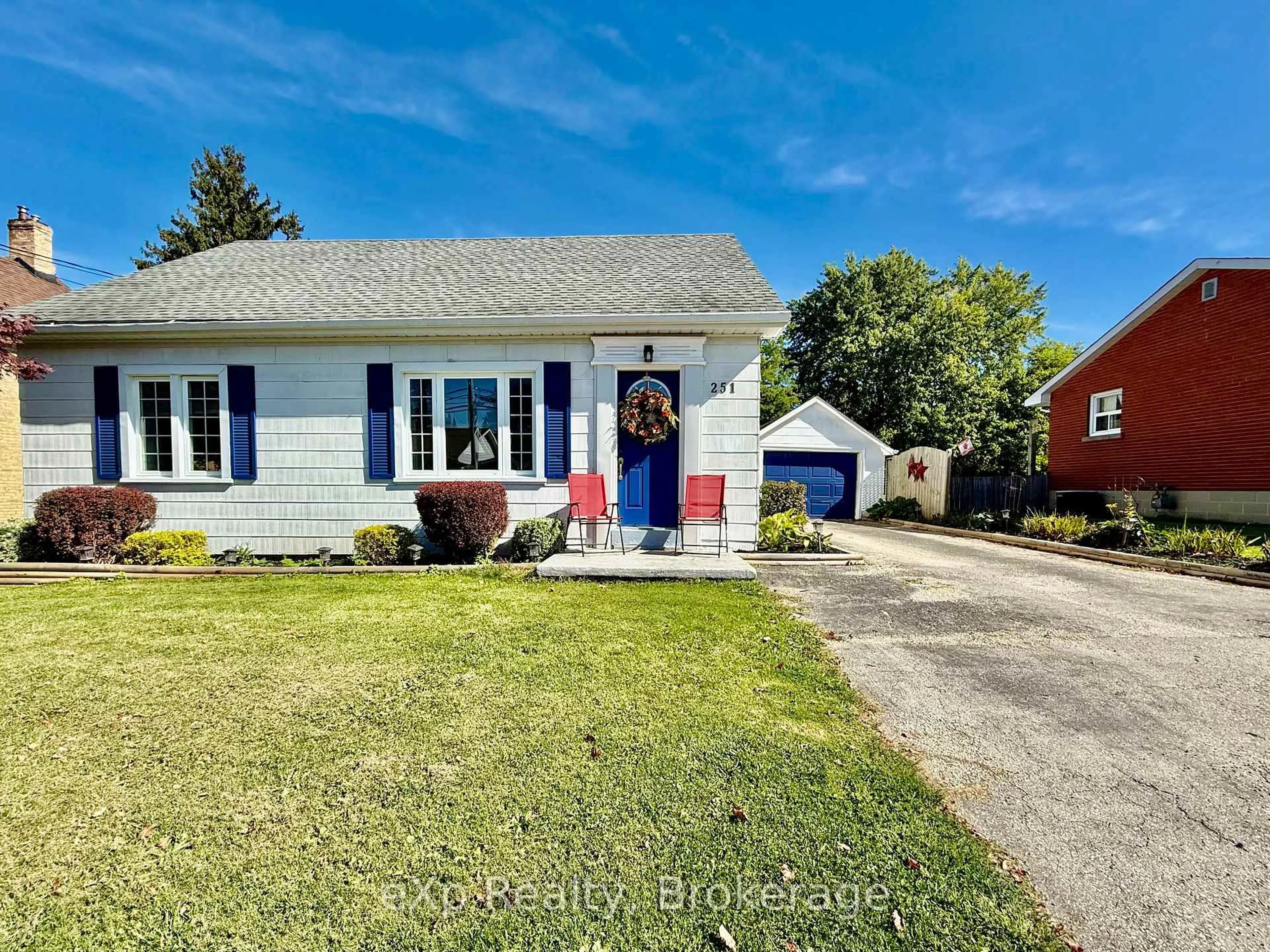 A pic from outside/outdoor area/front of a property/back of a property/a pic from drone, street for 251 11TH Ave, Hanover Ontario N4N 2R2