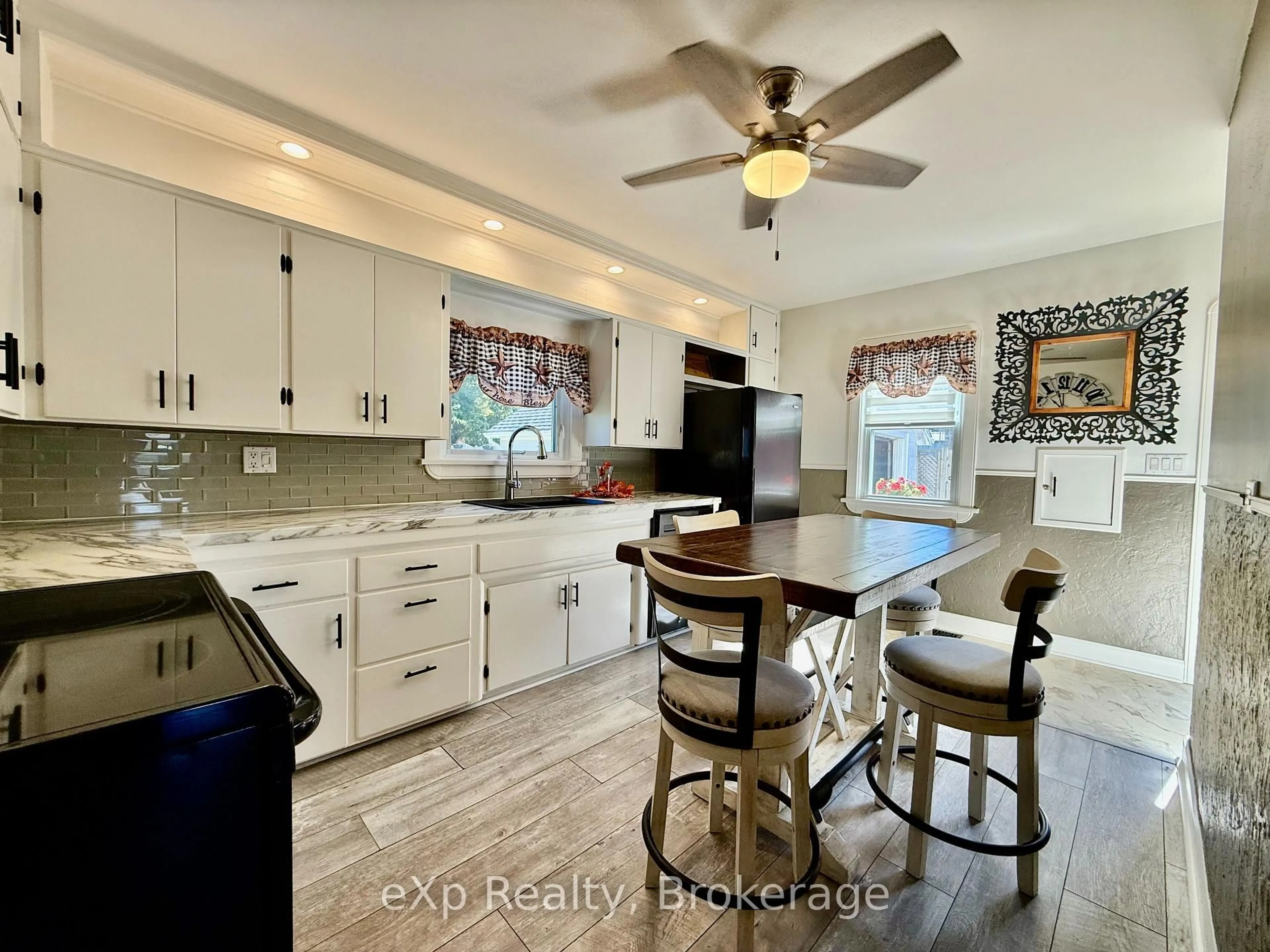 Open concept kitchen, unknown for 251 11TH Ave, Hanover Ontario N4N 2R2