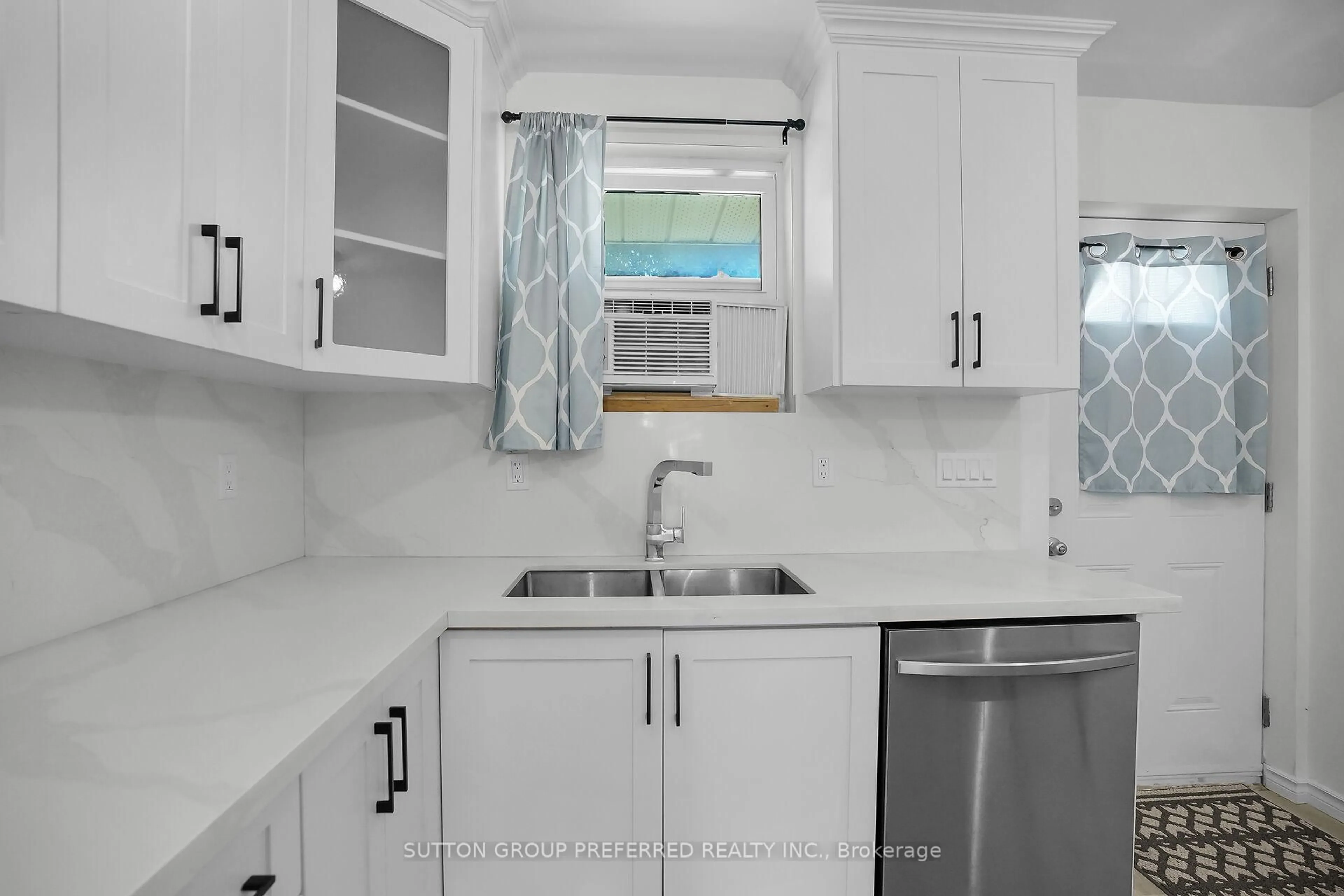 Standard kitchen, ceramic/tile floor for 1919 Trafalgar St #88, London East Ontario N5V 1A1