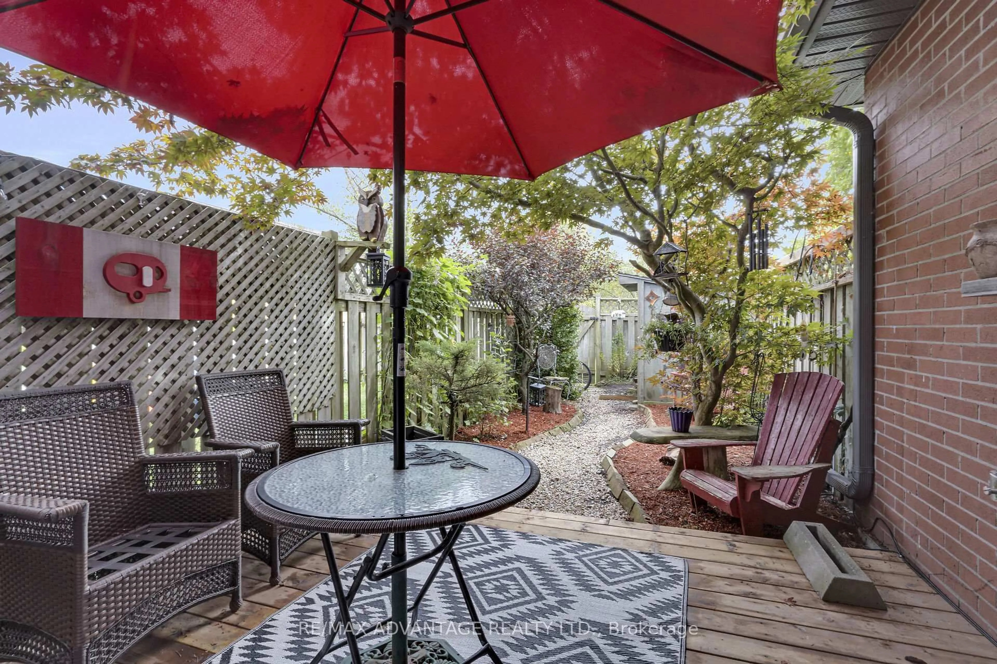 Patio, street for 17 Blackacres Blvd, London North Ontario N6G 2G5
