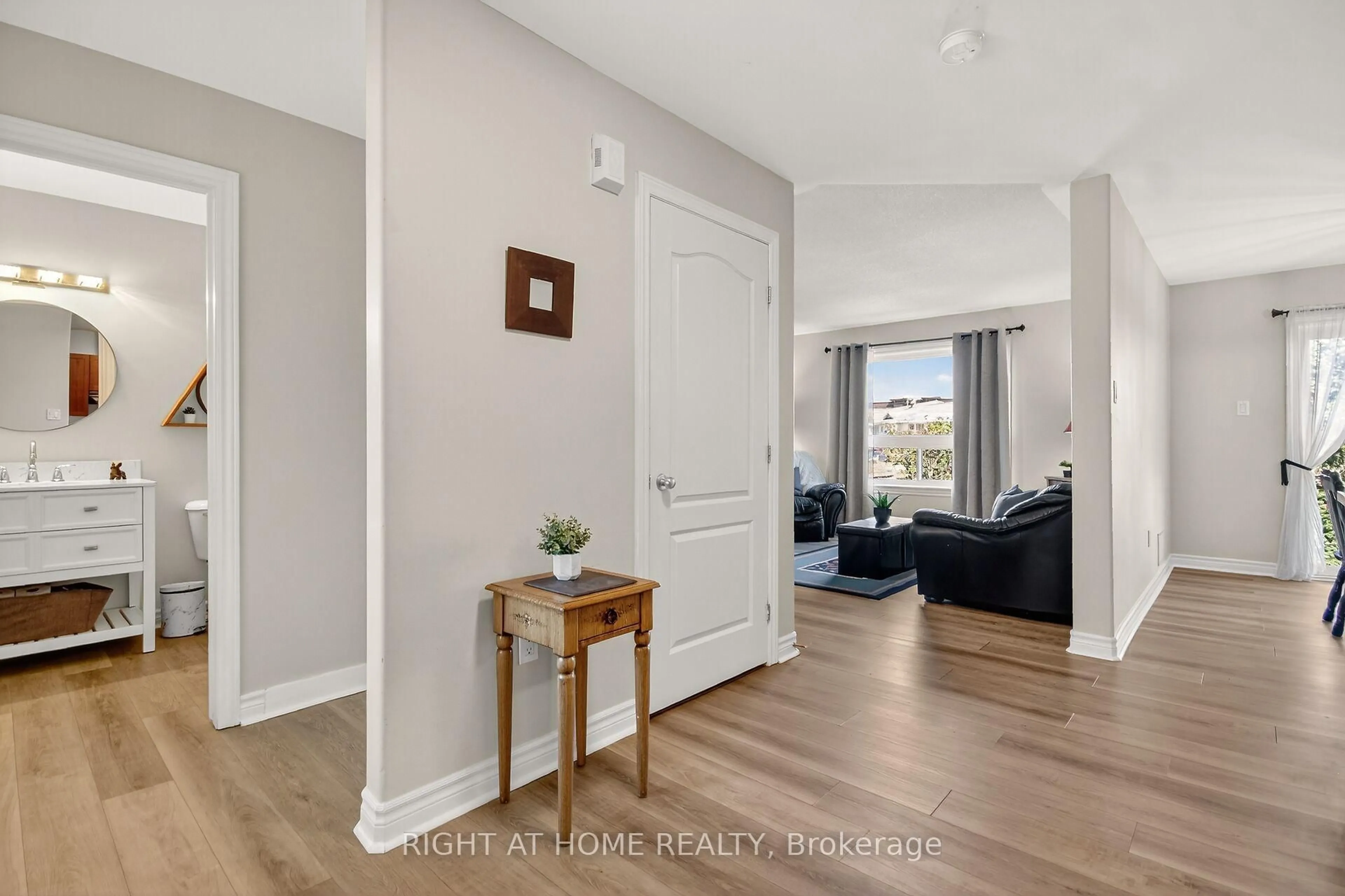 Indoor entryway for 42 Frieday St, Arnprior Ontario K7S 0A6