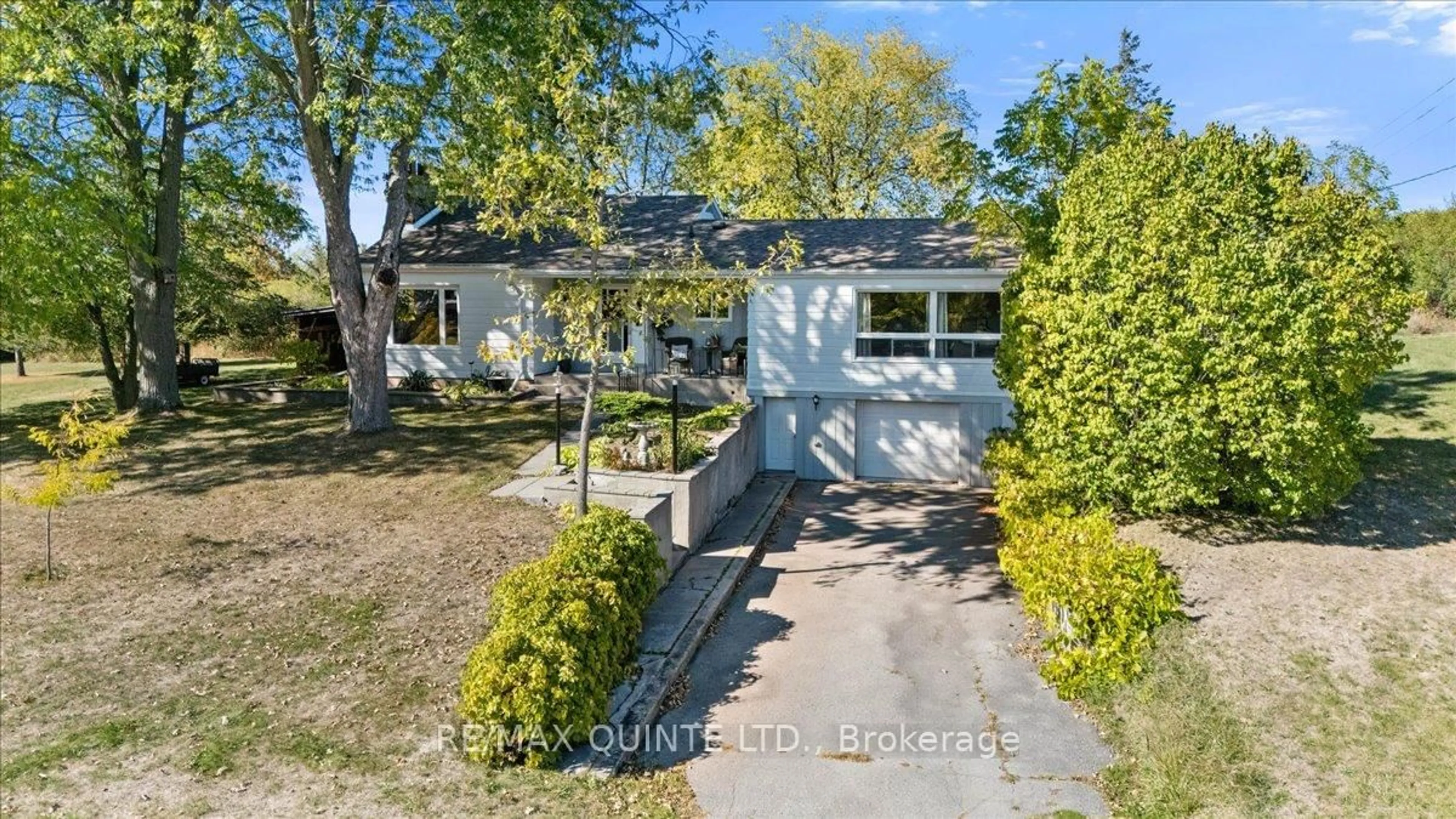 A pic from outside/outdoor area/front of a property/back of a property/a pic from drone, street for 404 Bridge St, Belleville Ontario K8N 4Z2