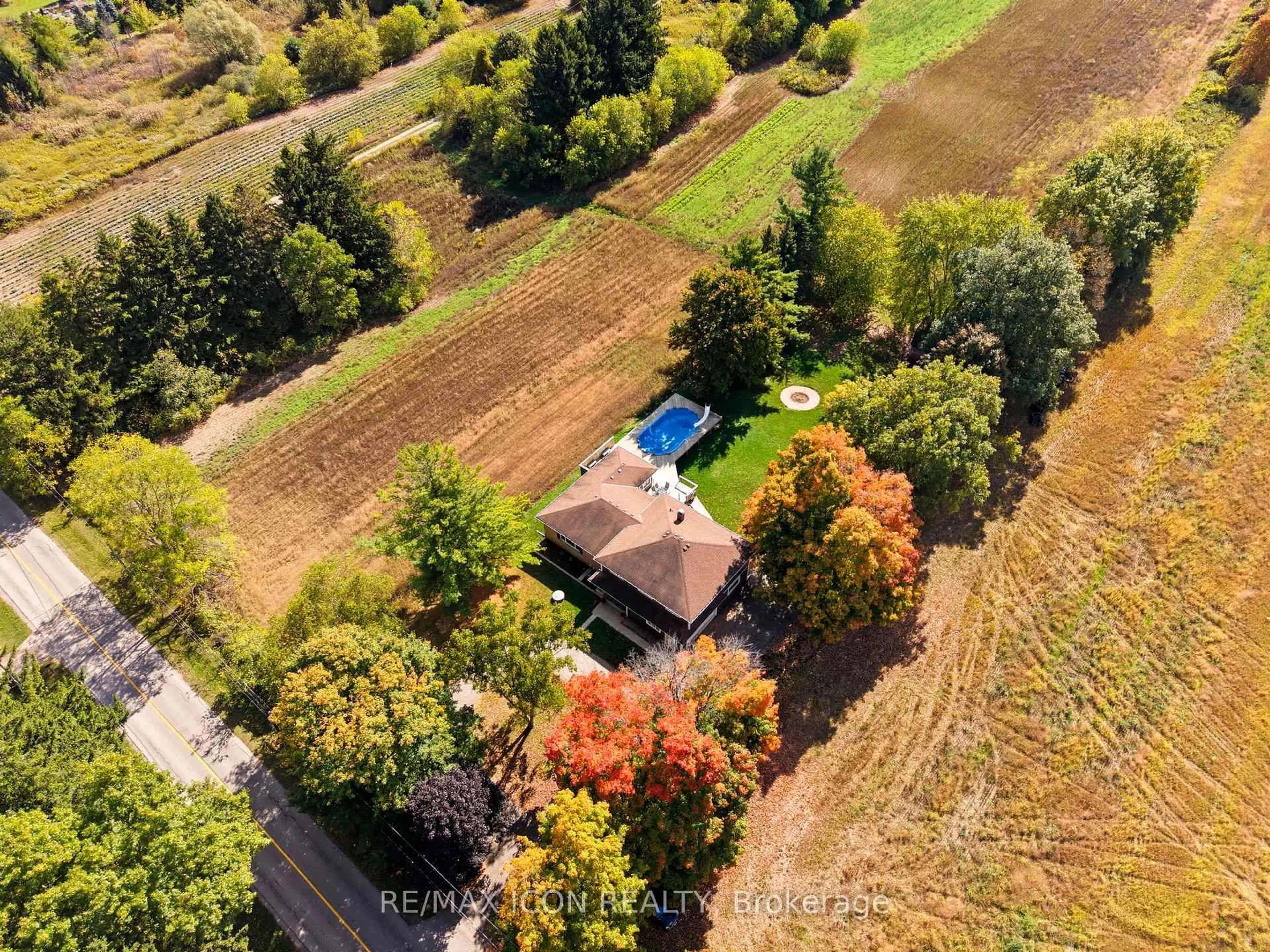 A pic from outside/outdoor area/front of a property/back of a property/a pic from drone, forest/trees view for 792 6th Concession Rd W, Hamilton Ontario L8B 1M8