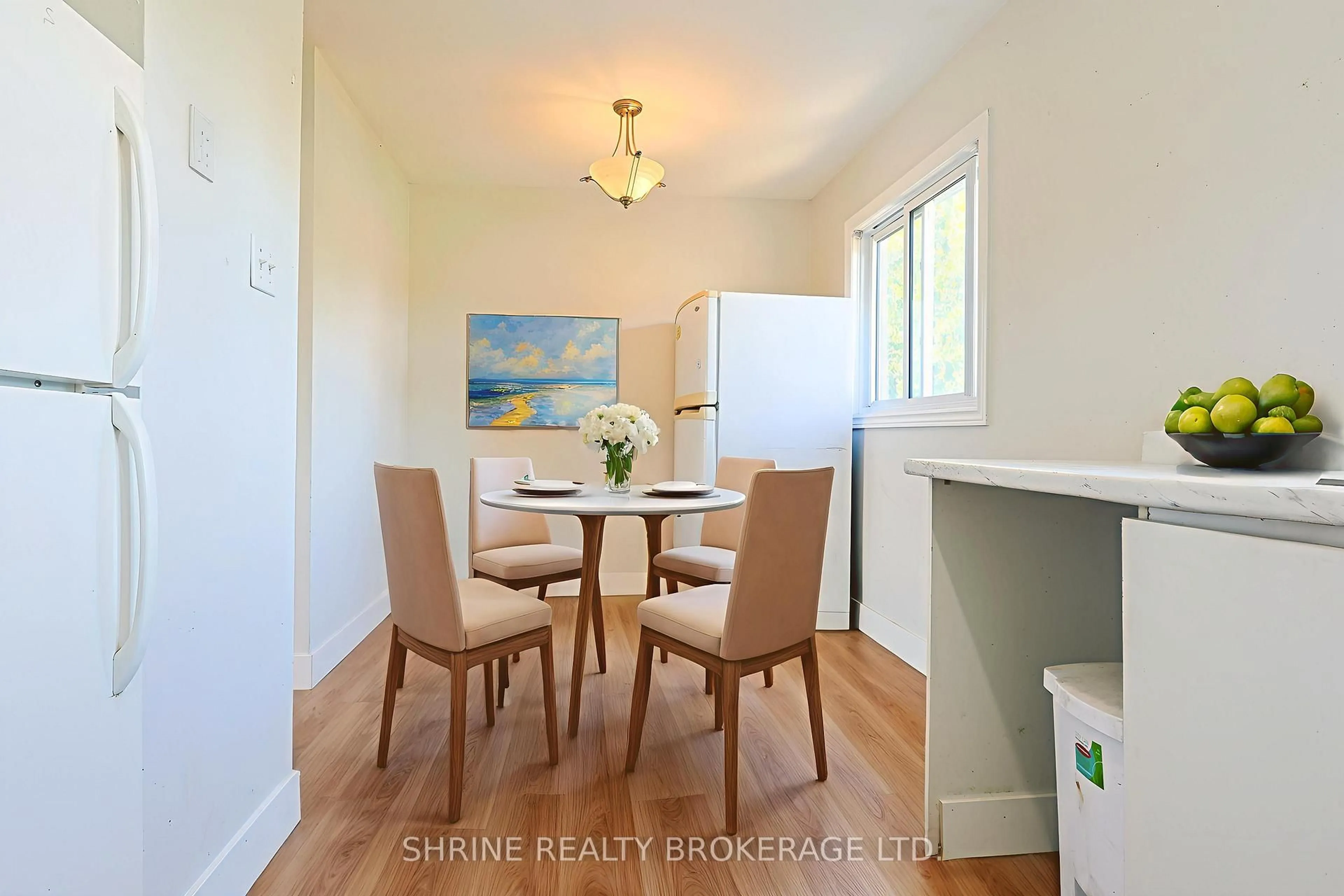 Dining room, wood/laminate floor for 577 THIRD St #22, London East Ontario N5V 4B8