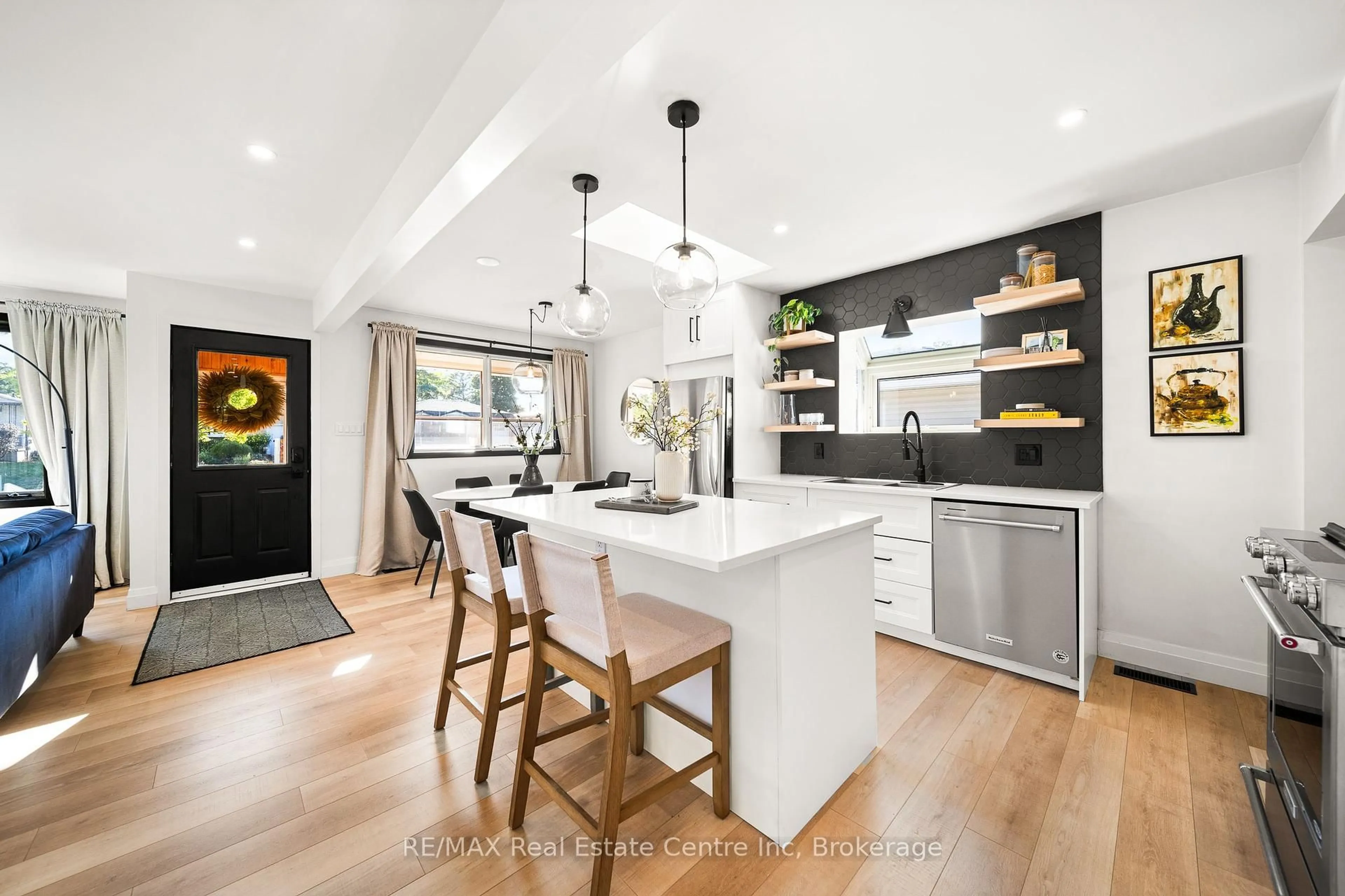 Contemporary kitchen, unknown for 51 Muskoka Dr, Guelph Ontario N1E 3M8