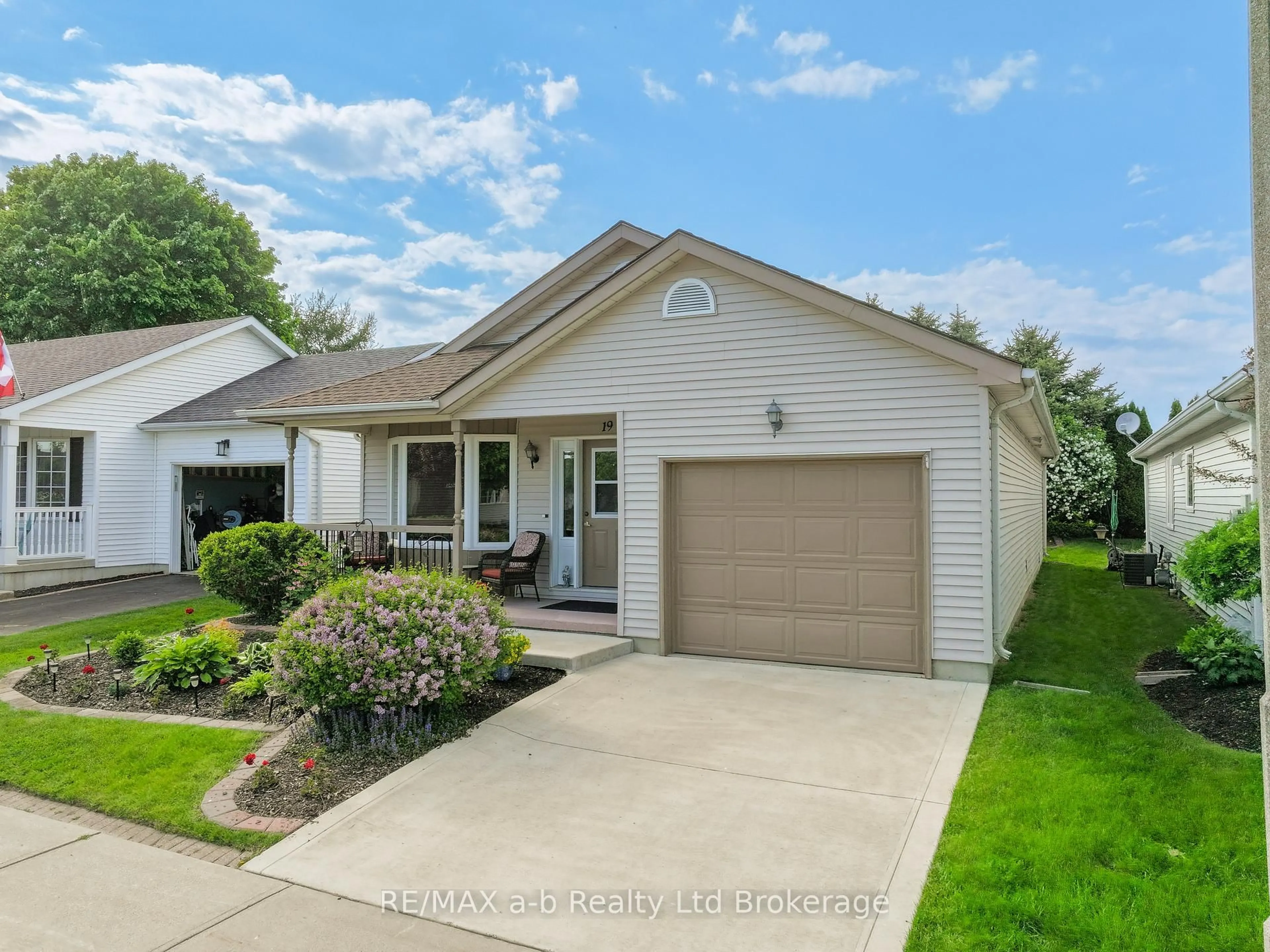 Home with vinyl exterior material, water/lake/river/ocean view for 19 Brasher Dr, Tillsonburg Ontario N4G 5T2
