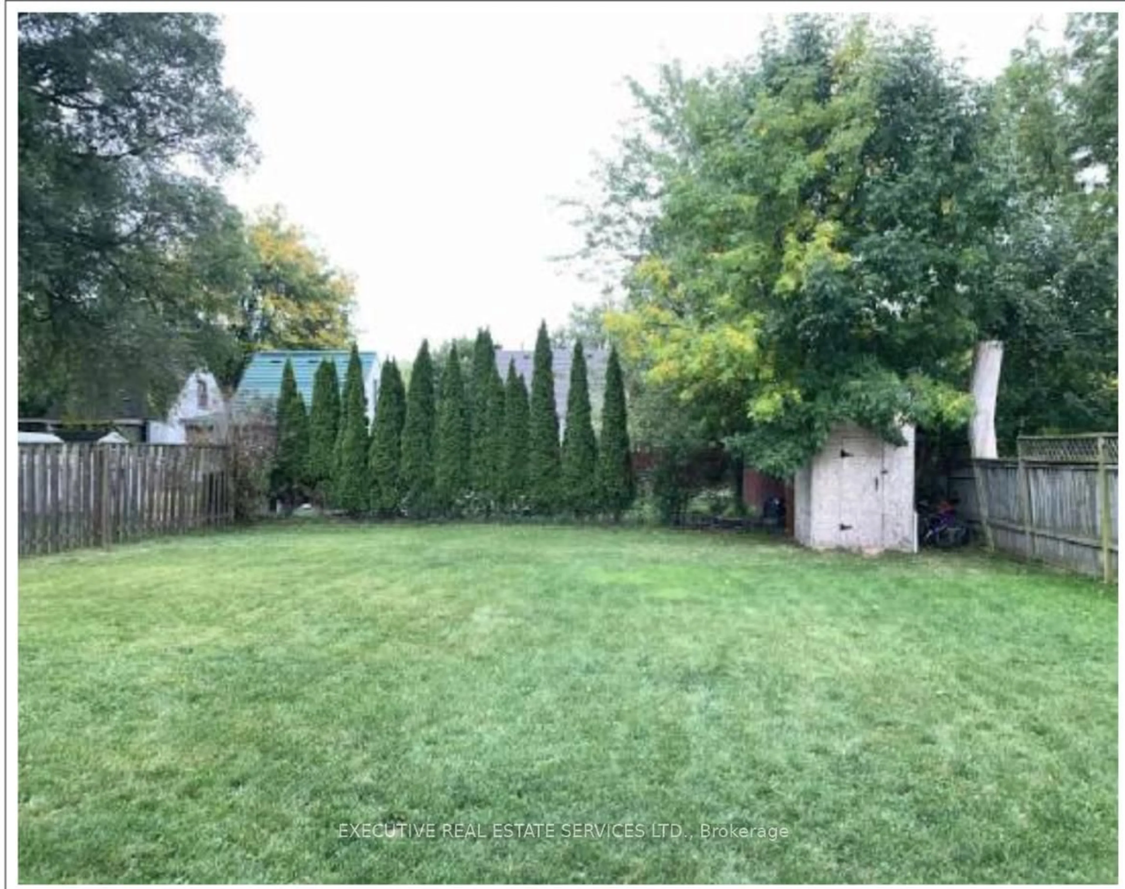 A pic from outside/outdoor area/front of a property/back of a property/a pic from drone, forest/trees view for 5460 ROYAL MANOR Rd, Niagara Falls Ontario L2G 1E3