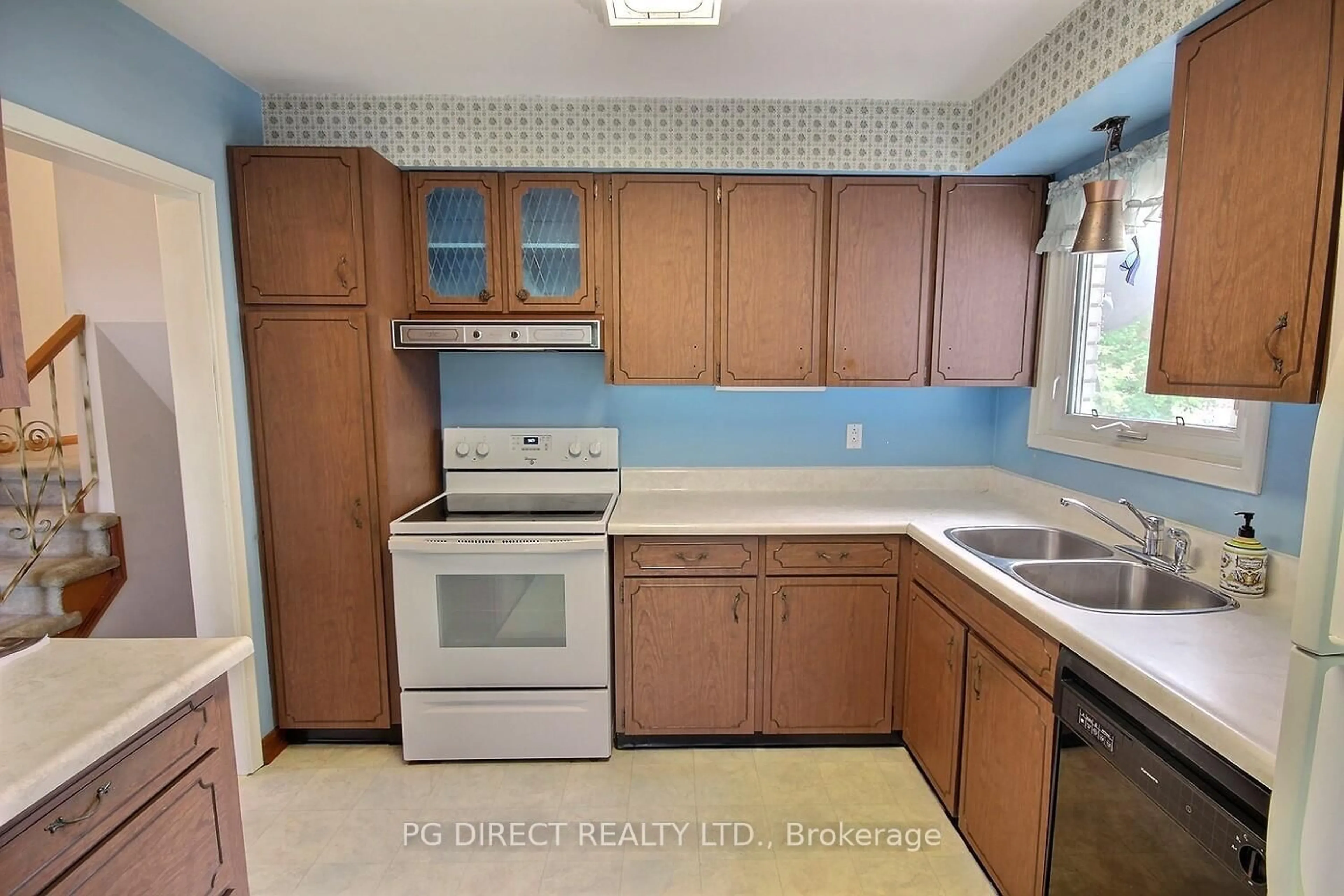 Standard kitchen, unknown for 12 Belvedere Rd, Quinte West Ontario K8V 4A7