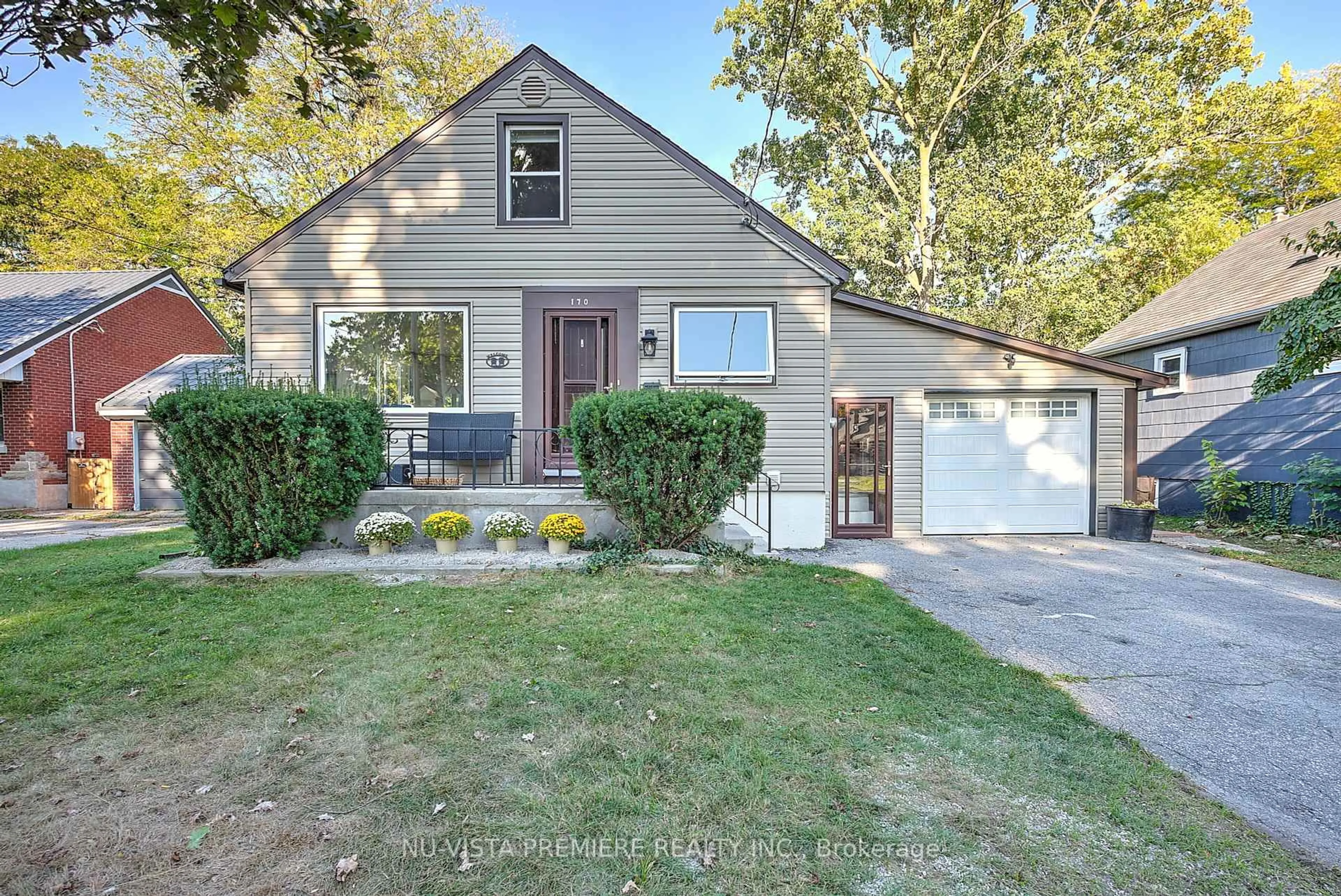 Home with vinyl exterior material, street for 170 DONNA St, London South Ontario N6J 3K4