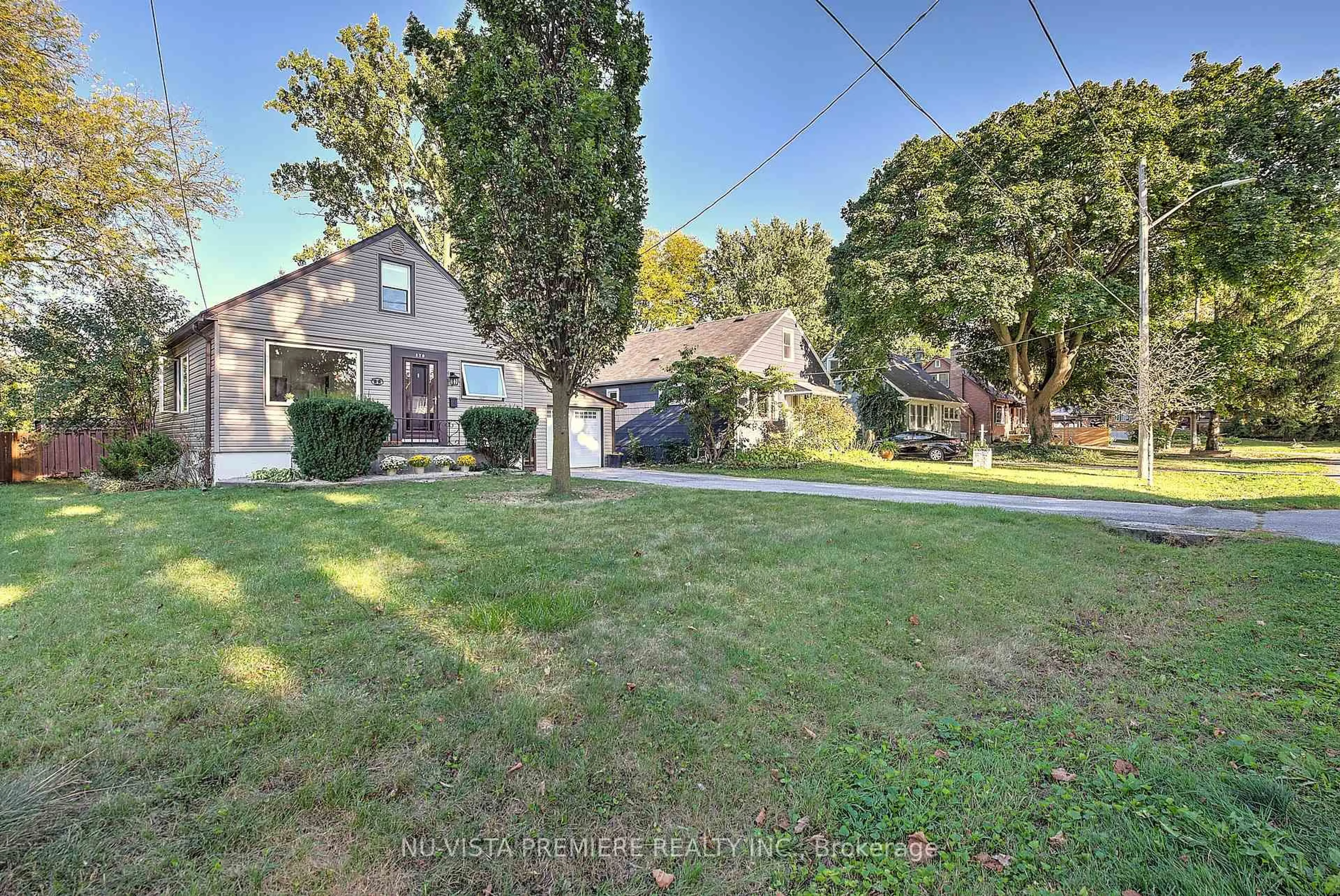 A pic from outside/outdoor area/front of a property/back of a property/a pic from drone, street for 170 DONNA St, London South Ontario N6J 3K4