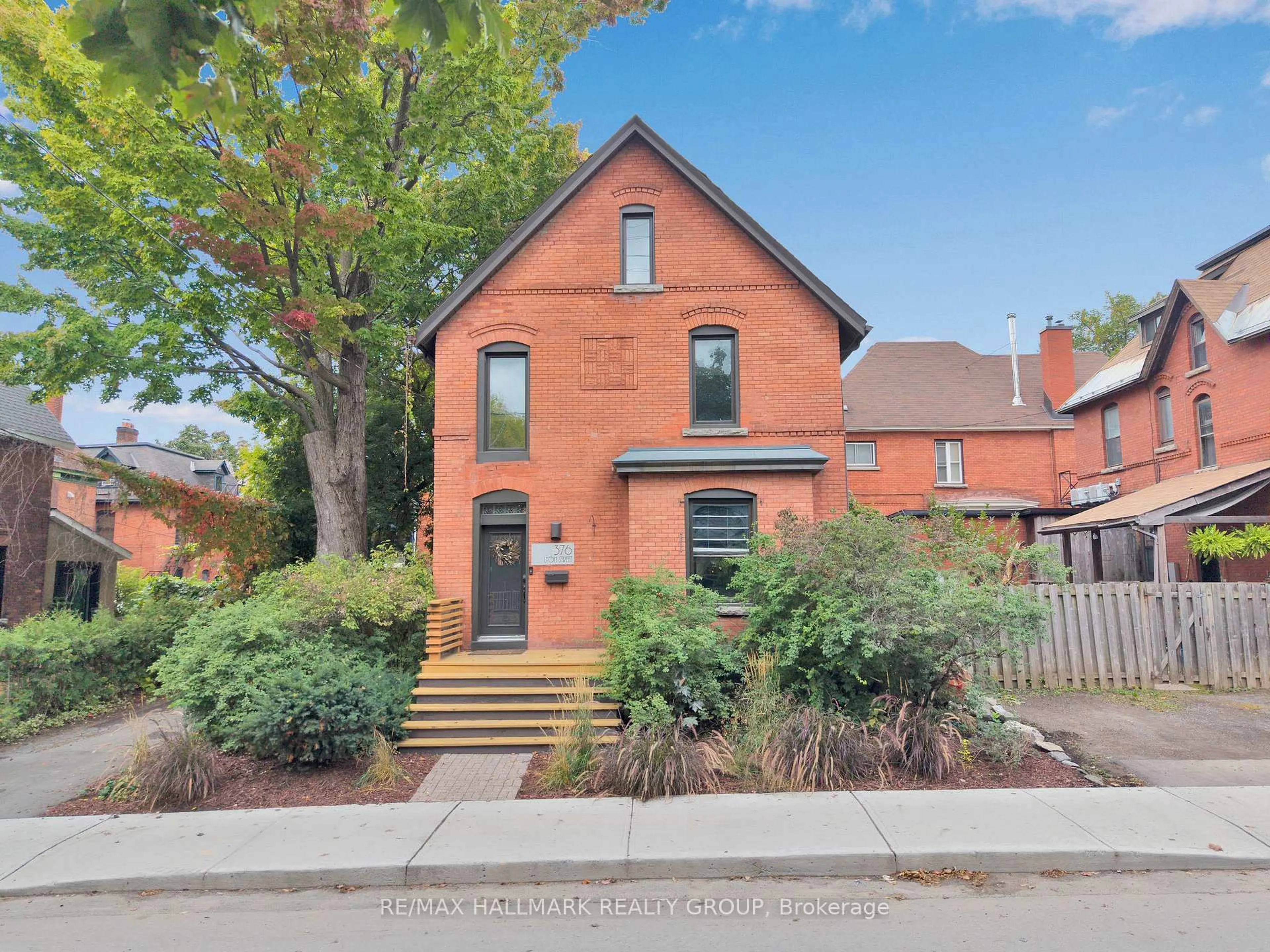Home with brick exterior material, street for 376 Lyon St, Ottawa Ontario K1R 5X1