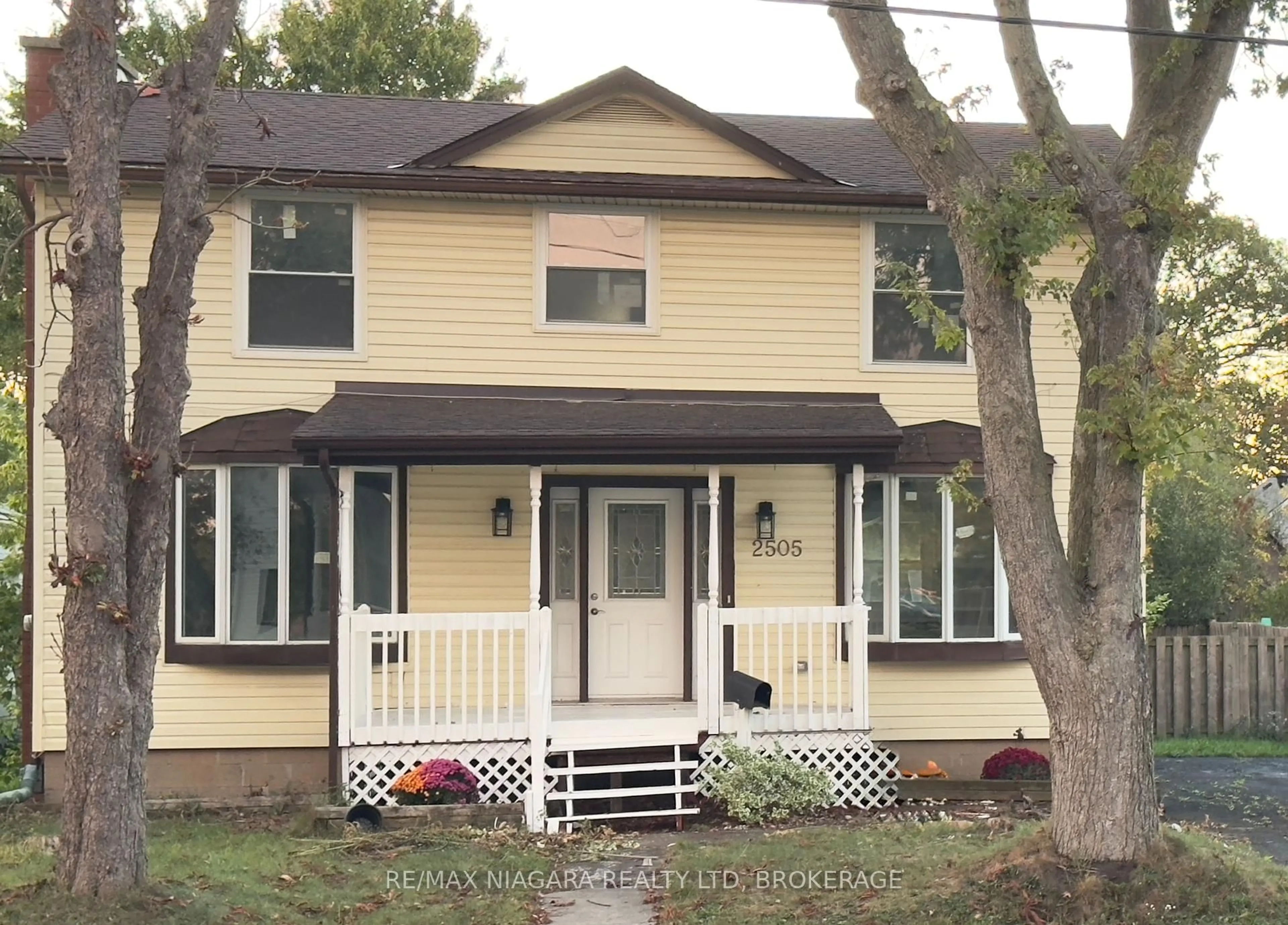 Home with vinyl exterior material, street for 2505 Stevensville Rd, Fort Erie Ontario L0S 1S0