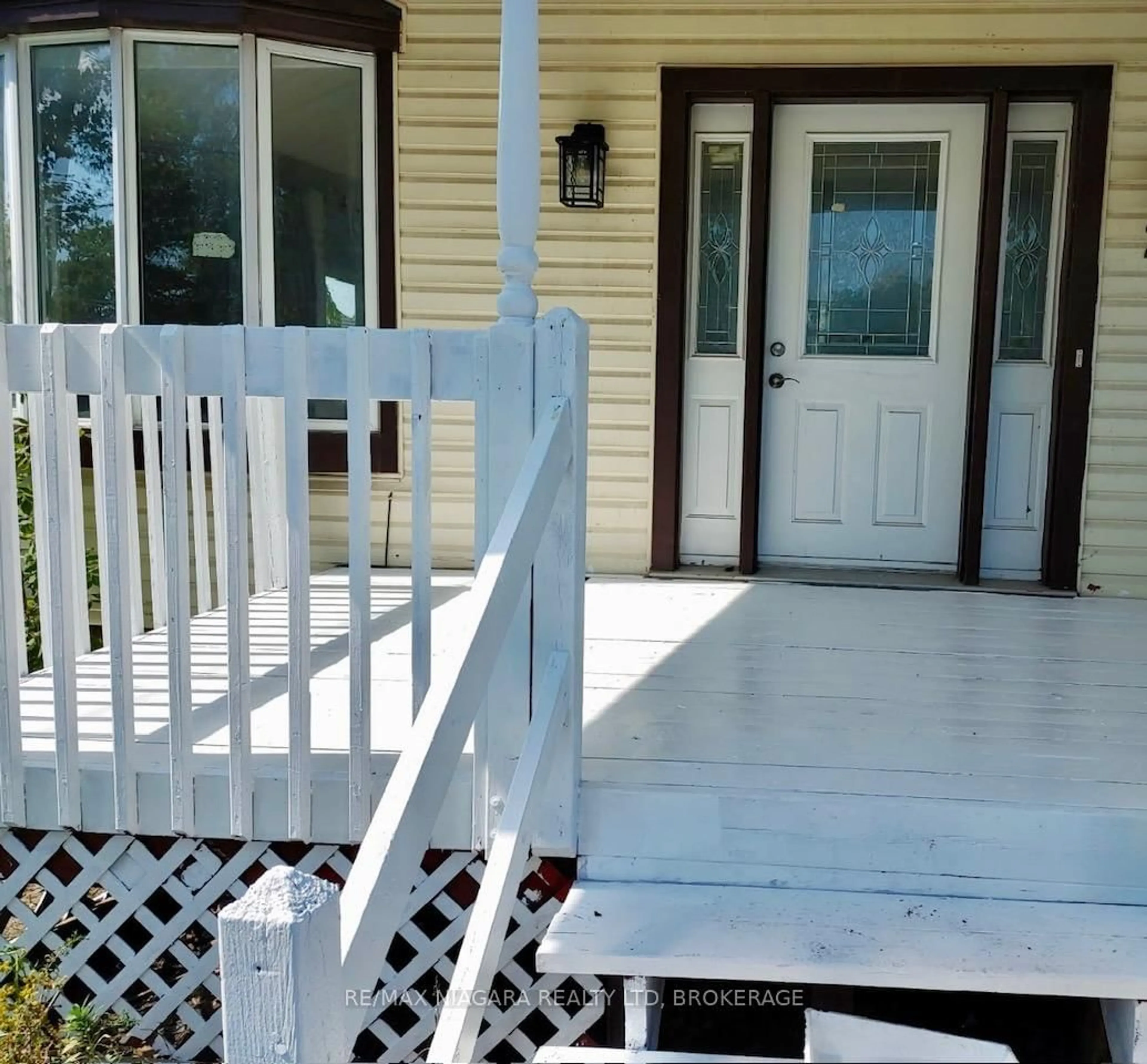 Home with vinyl exterior material, street for 2505 Stevensville Rd, Fort Erie Ontario L0S 1S0