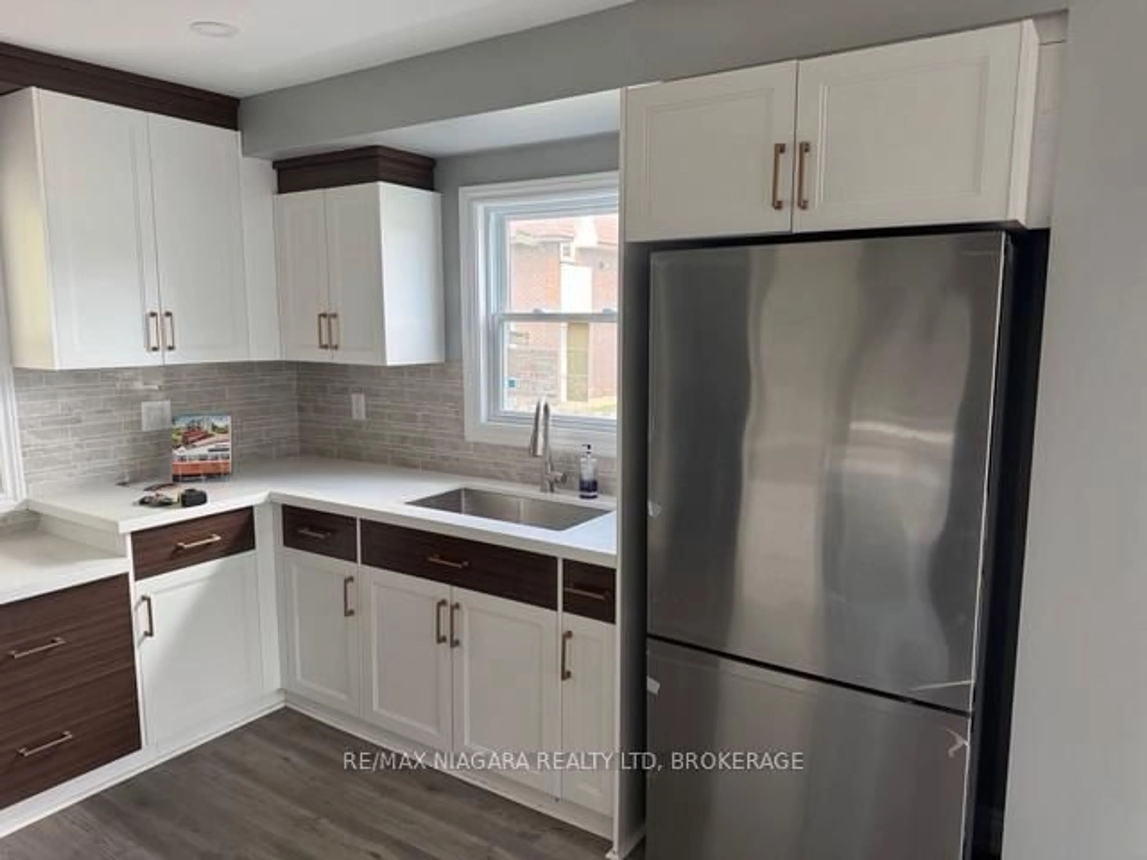 Open concept kitchen, unknown for 2505 Stevensville Rd, Fort Erie Ontario L0S 1S0