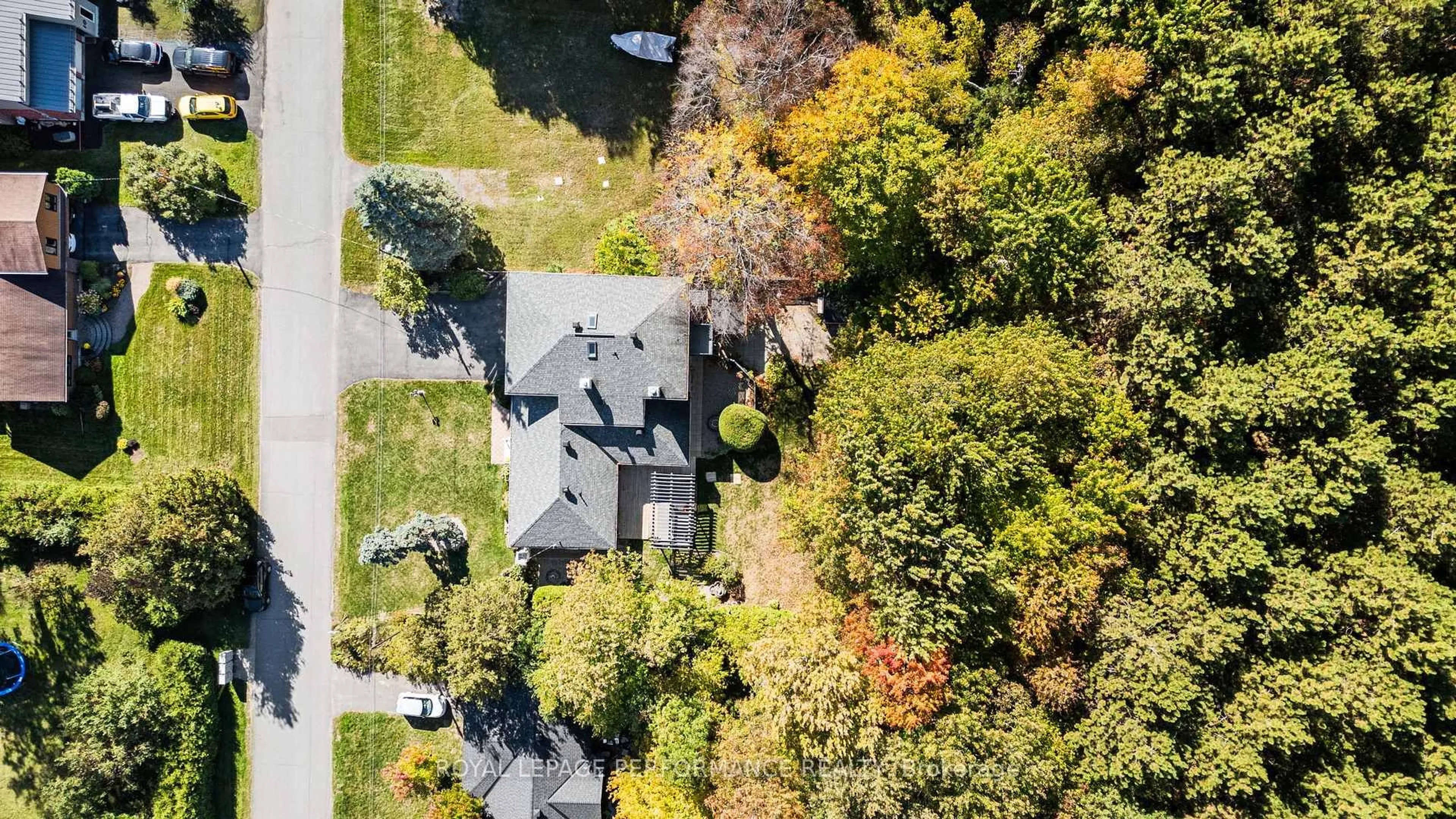 A pic from outside/outdoor area/front of a property/back of a property/a pic from drone, street for 5 Revol Rd, Ottawa Ontario K2G 0B8