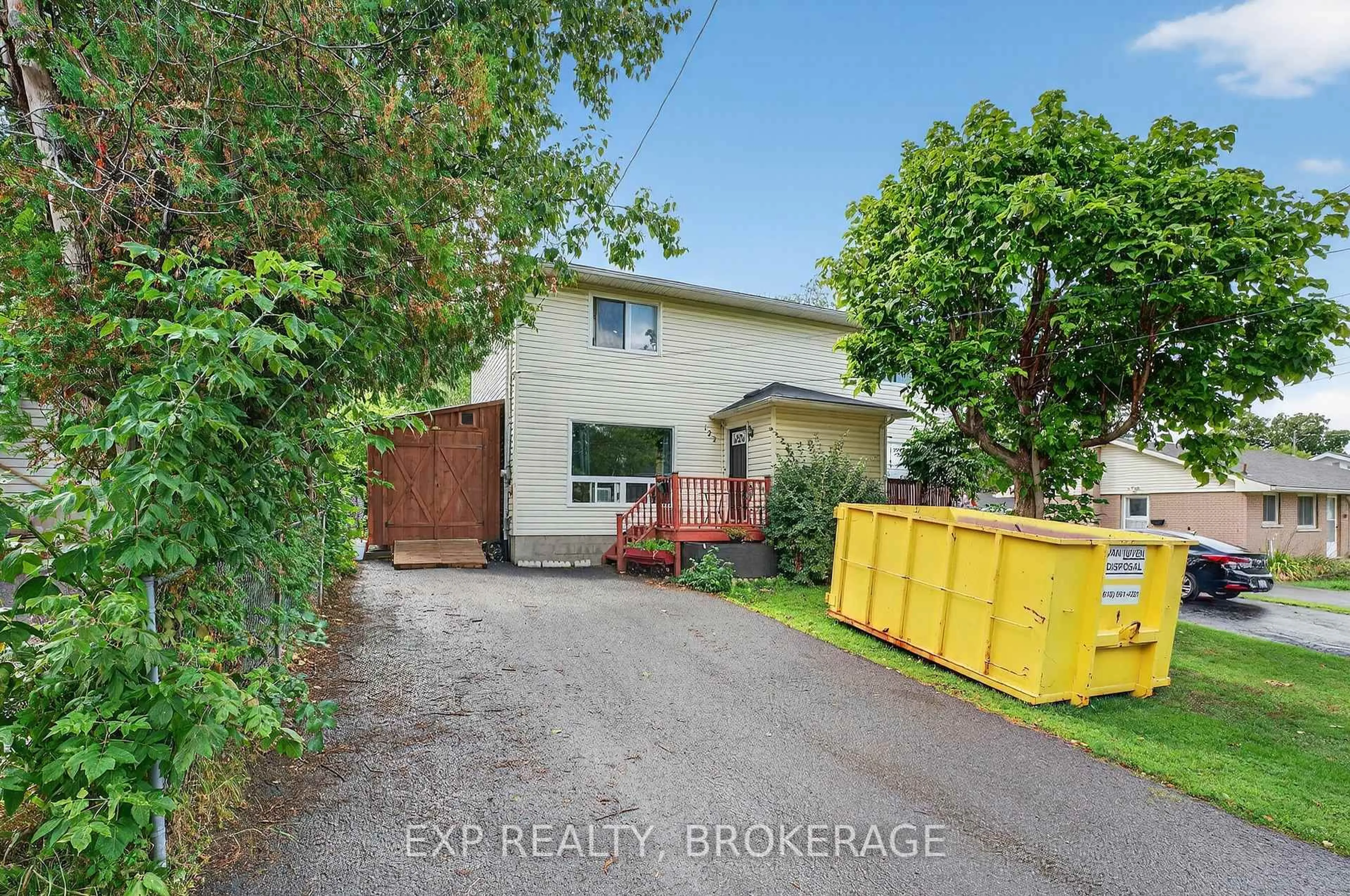 A pic from outside/outdoor area/front of a property/back of a property/a pic from drone, street for 122 BIRCH St, Gananoque Ontario K7G 2T4