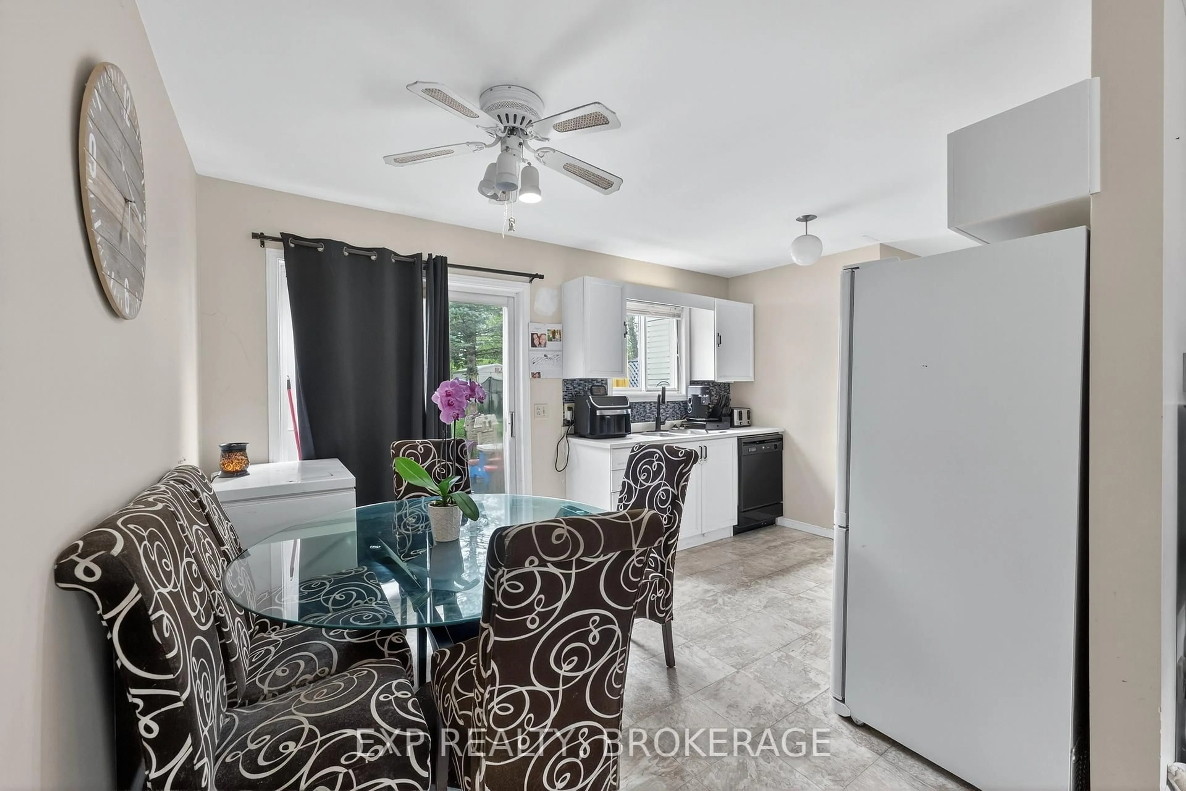 Open concept kitchen, ceramic/tile floor for 122 BIRCH St, Gananoque Ontario K7G 2T4