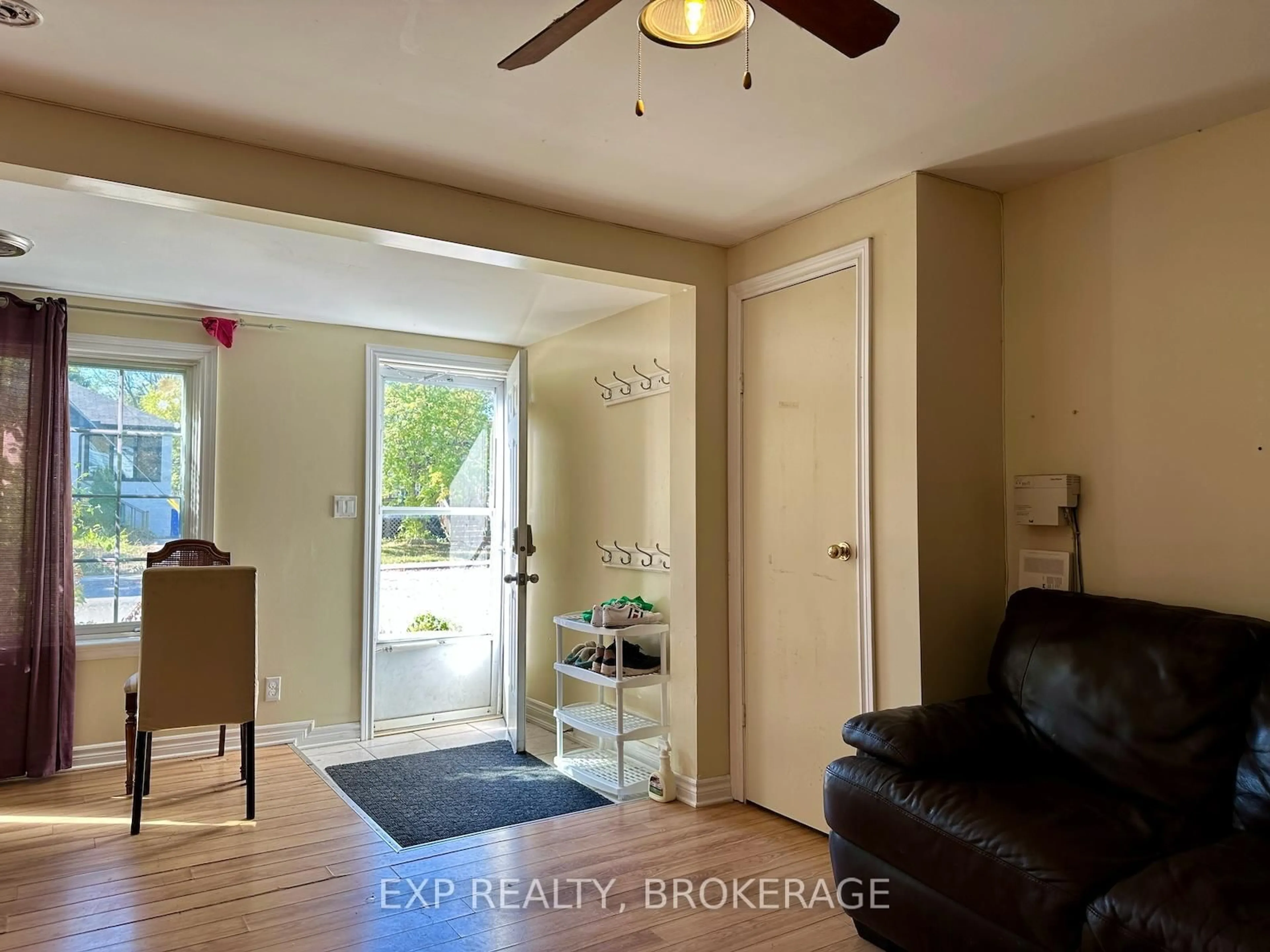 Indoor entryway for 77 CARTWRIGHT St, Kingston Ontario K7M 1P6