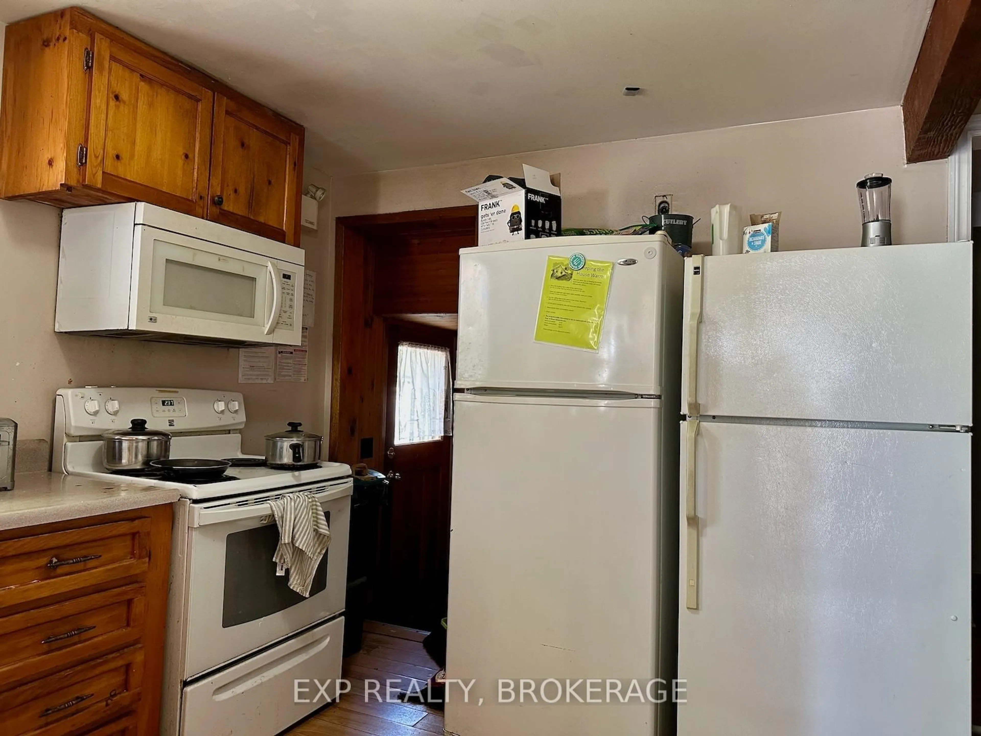 Standard kitchen, unknown for 77 CARTWRIGHT St, Kingston Ontario K7M 1P6