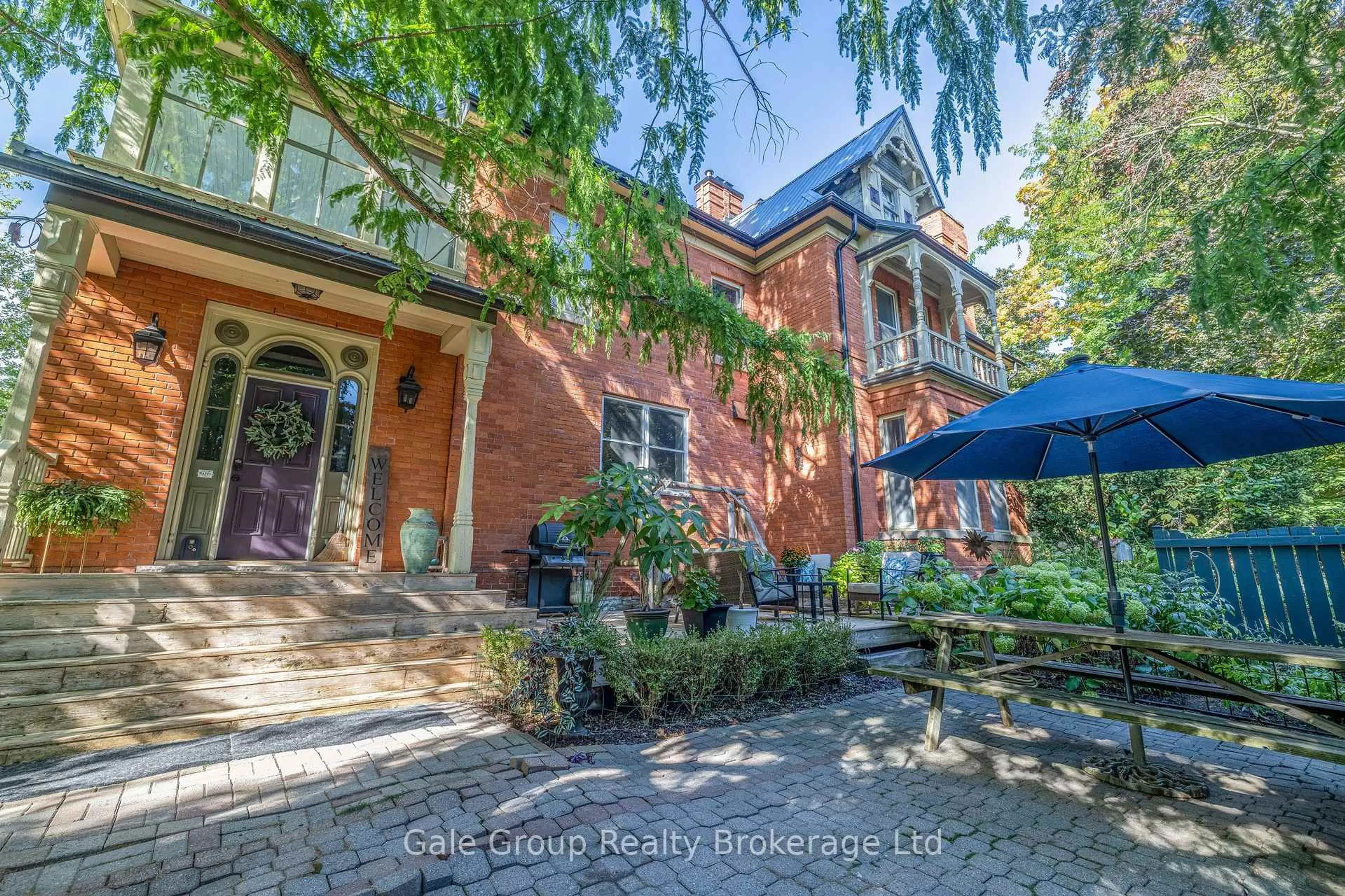 Unknown for 105 Vansittart Ave, Woodstock Ontario N4S 6E5
