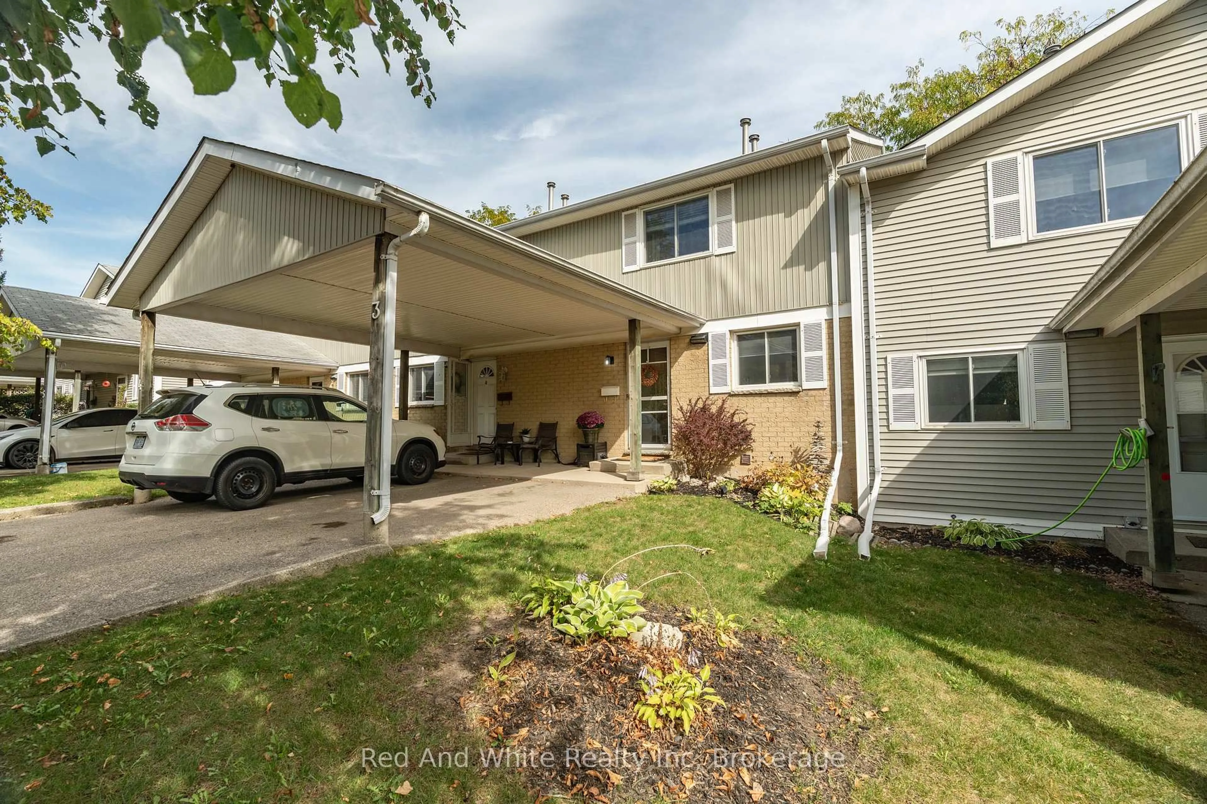 Home with vinyl exterior material, street for 255 Northlake Dr #3, Waterloo Ontario N2V 1Z2