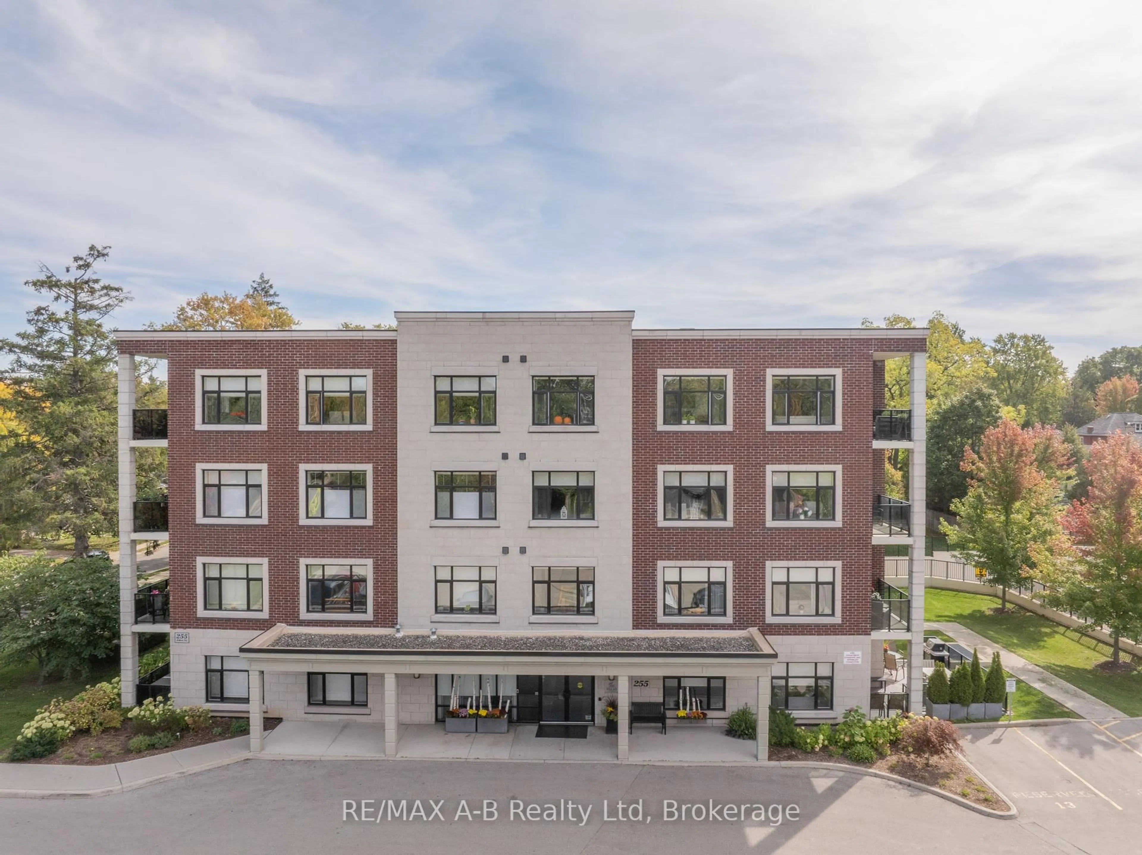 A pic from outside/outdoor area/front of a property/back of a property/a pic from drone, building for 255 John St #111, Stratford Ontario N5A 0G7