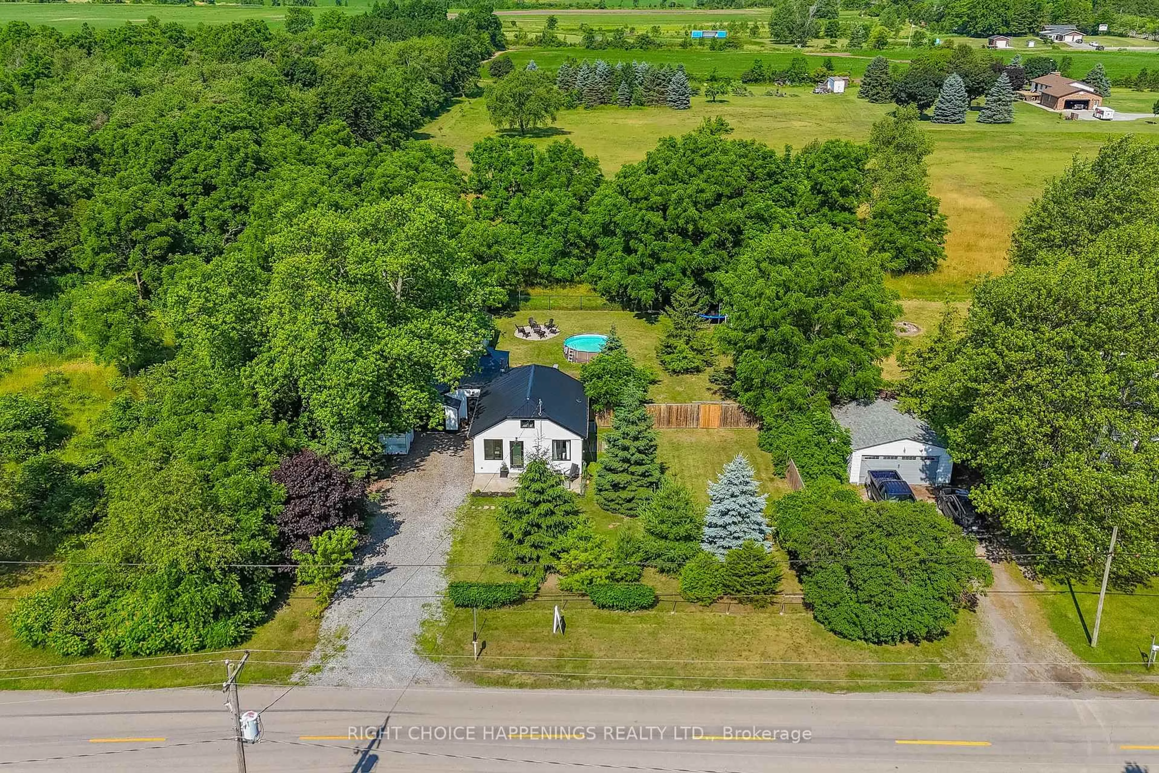 A pic from outside/outdoor area/front of a property/back of a property/a pic from drone, unknown for 1368 Lorraine Rd, Port Colborne Ontario L3K 5V3