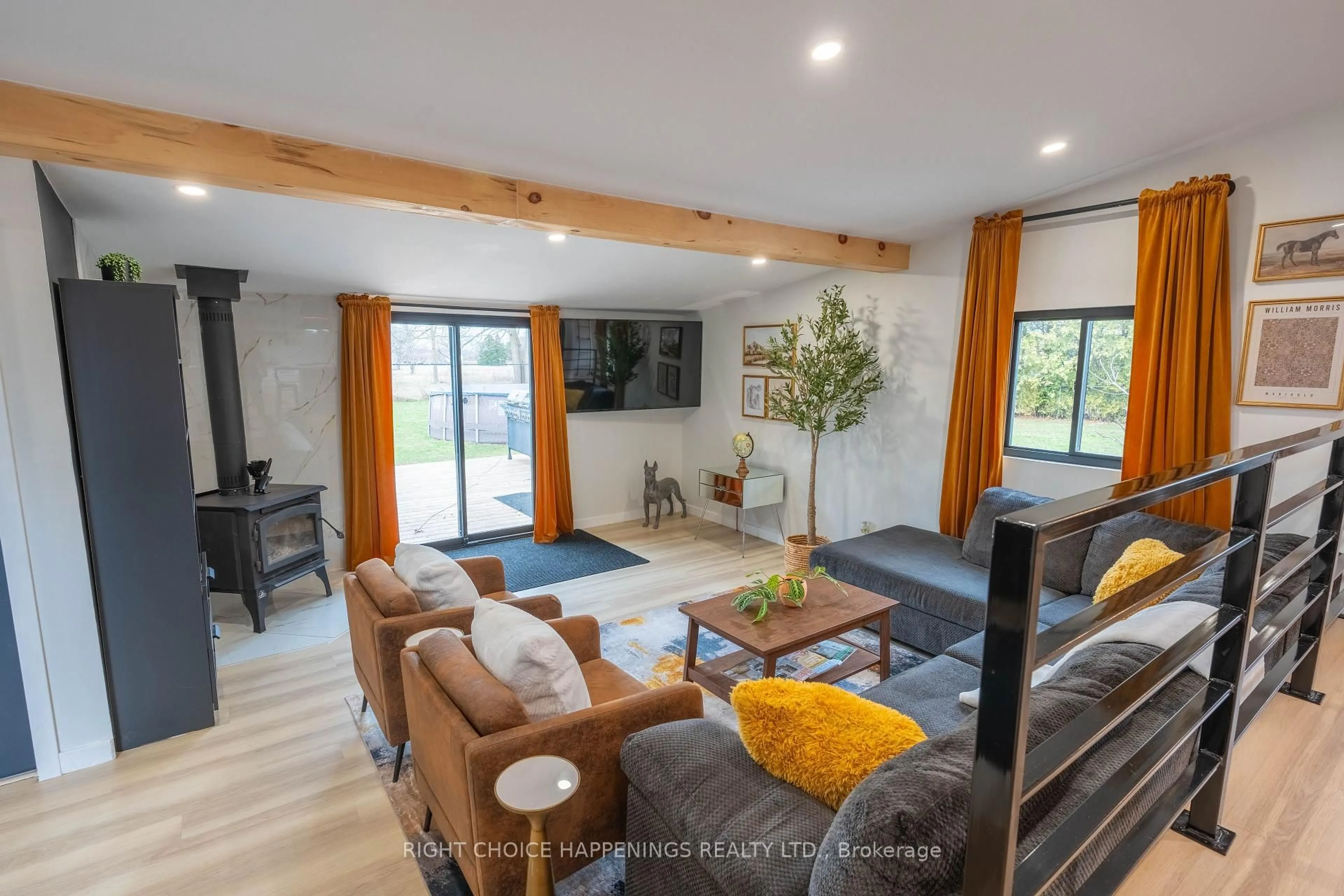 Living room with furniture, unknown for 1368 Lorraine Rd, Port Colborne Ontario L3K 5V3