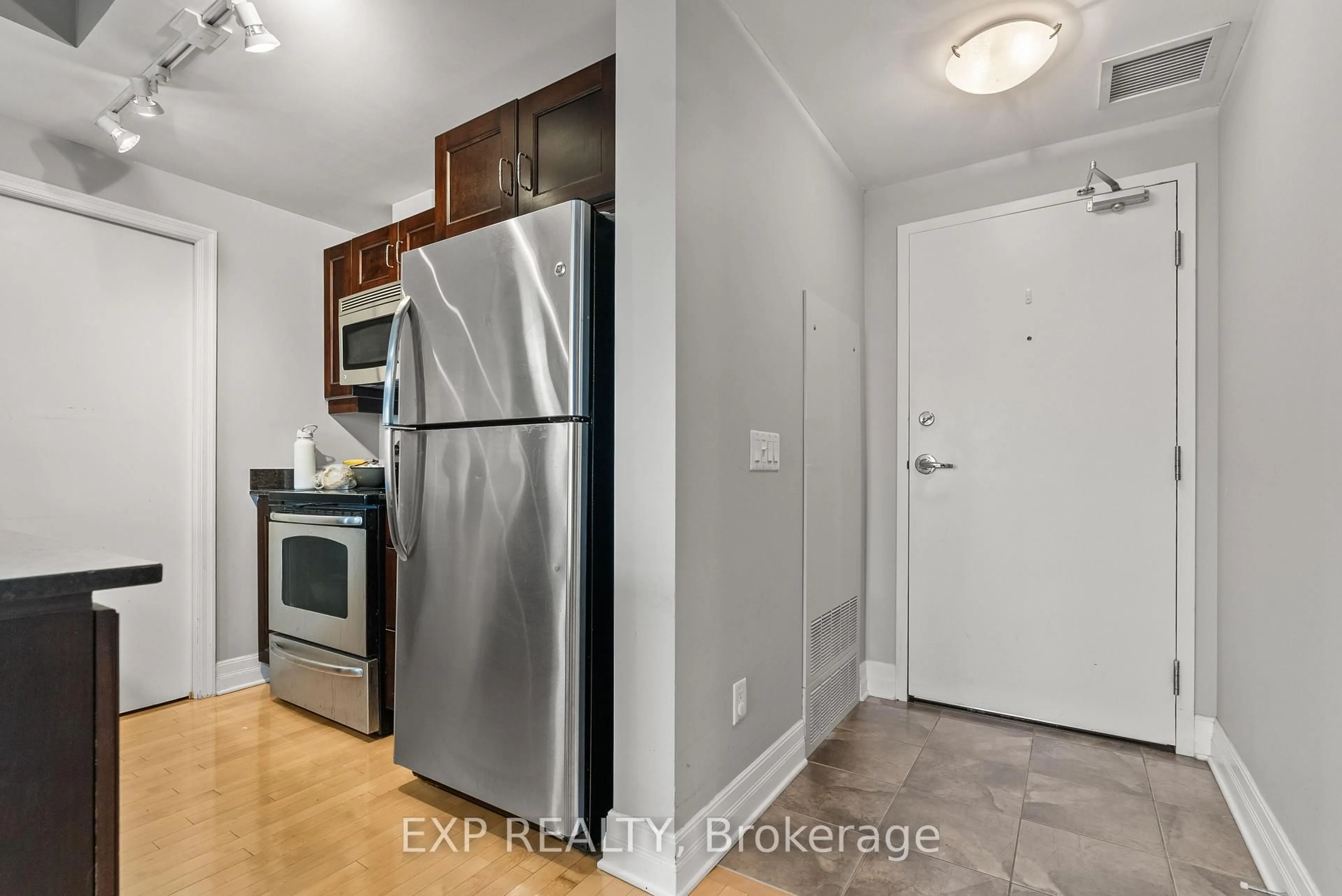Standard kitchen, unknown for 75 Cleary Ave #1203, Ottawa Ontario K2A 1R8