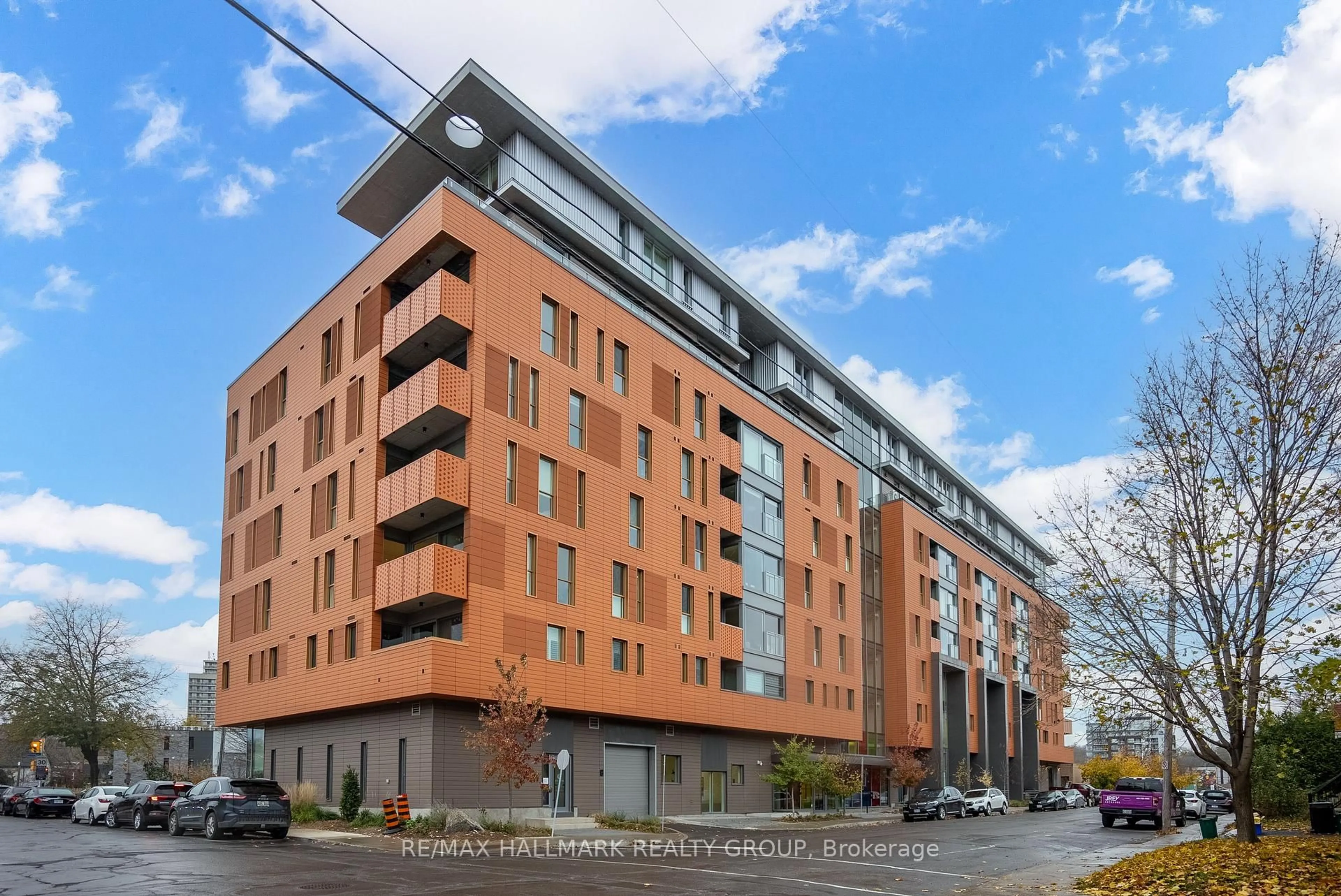 Patio, building for 135 Barrette St #607, Ottawa Ontario K1L 7Z9