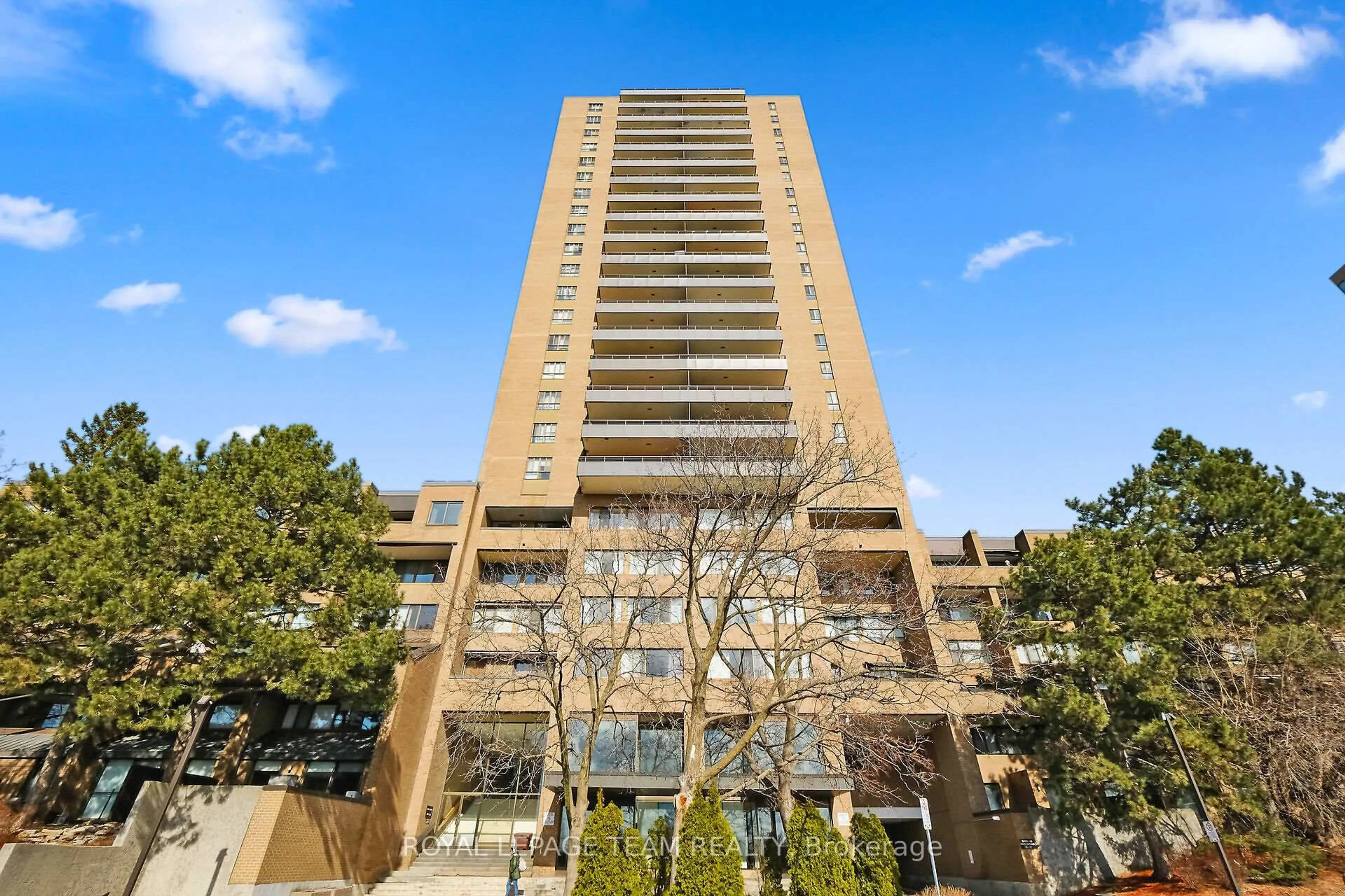 Indoor foyer for 515 St Laurent Blvd #2509/2510, Ottawa Ontario K1K 3X5