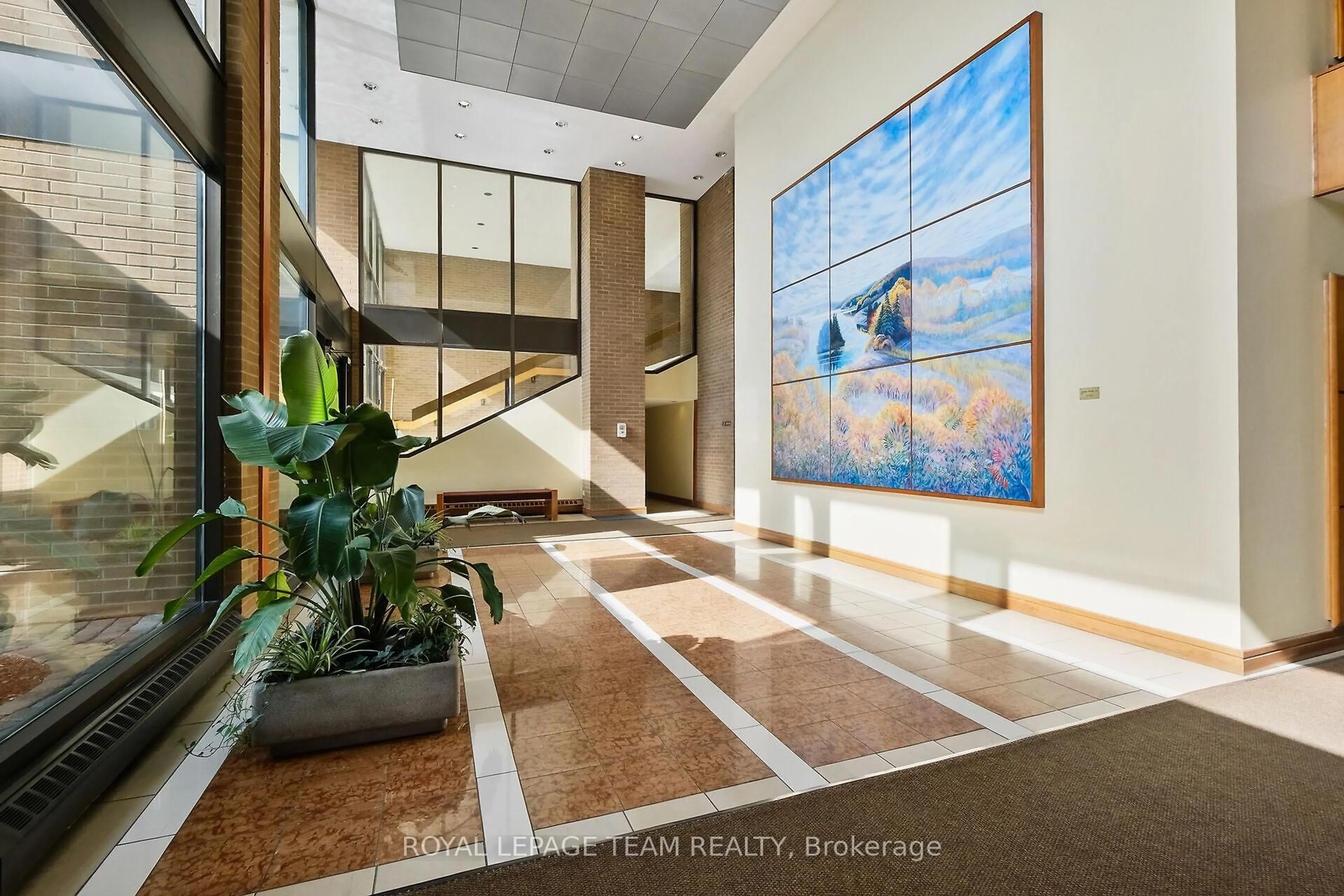 Lobby for 515 St Laurent Blvd #2509/2510, Ottawa Ontario K1K 3X5