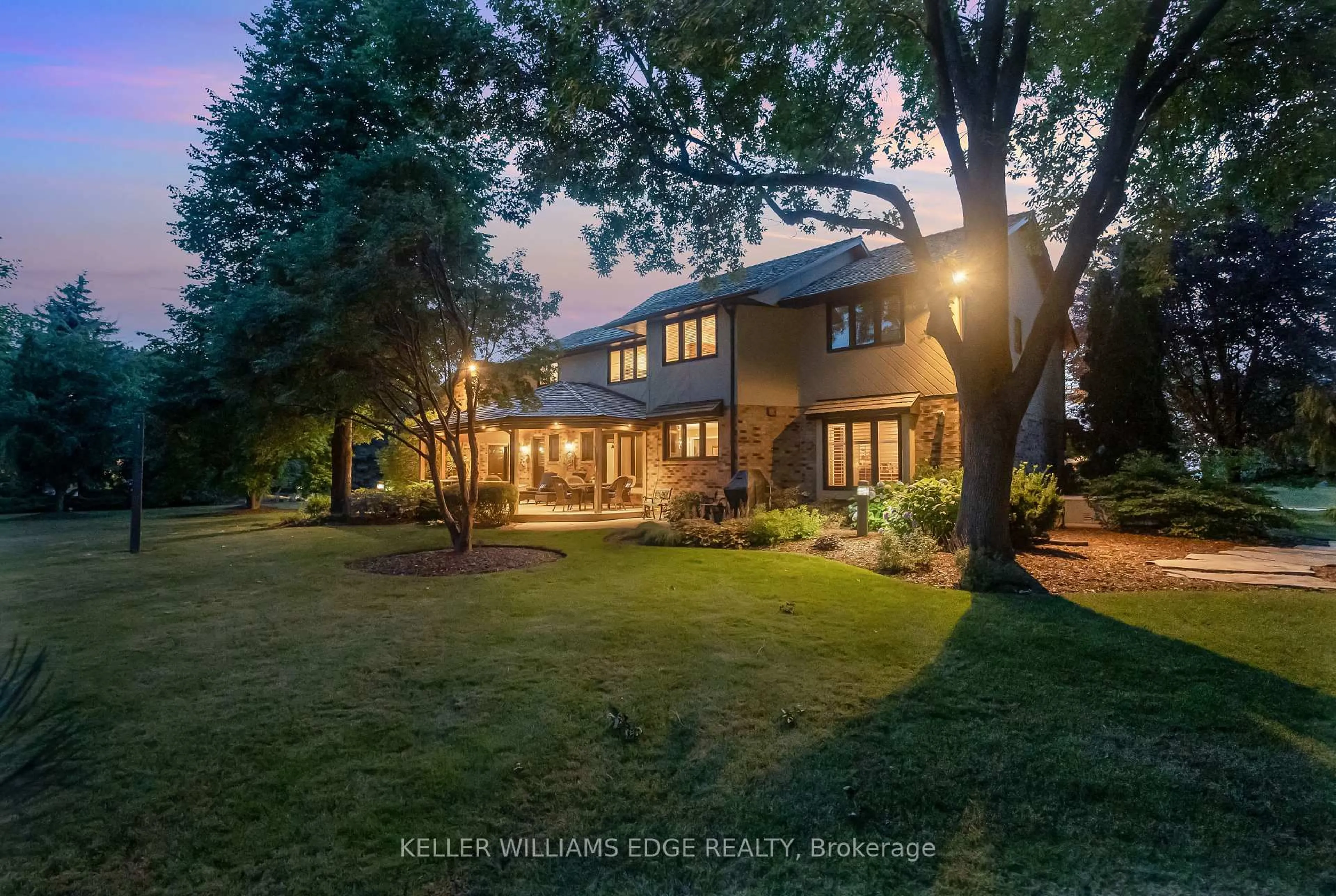 A pic from outside/outdoor area/front of a property/back of a property/a pic from drone, water/lake/river/ocean view for 8 Lochside Dr, Hamilton Ontario L8E 5T6