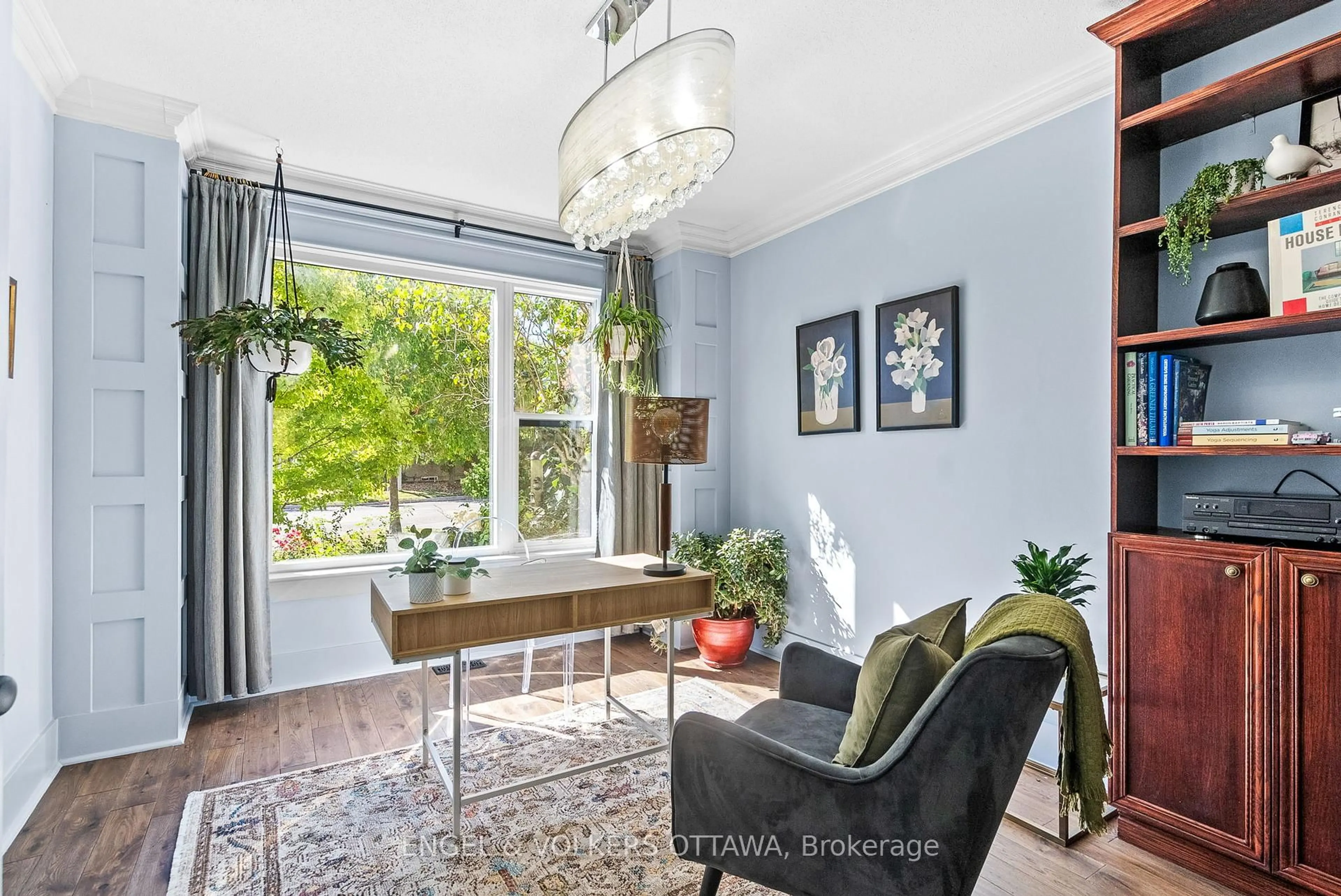 Living room with furniture, unknown for 2139 Blue Willow Cres, Ottawa Ontario K1W 1K5