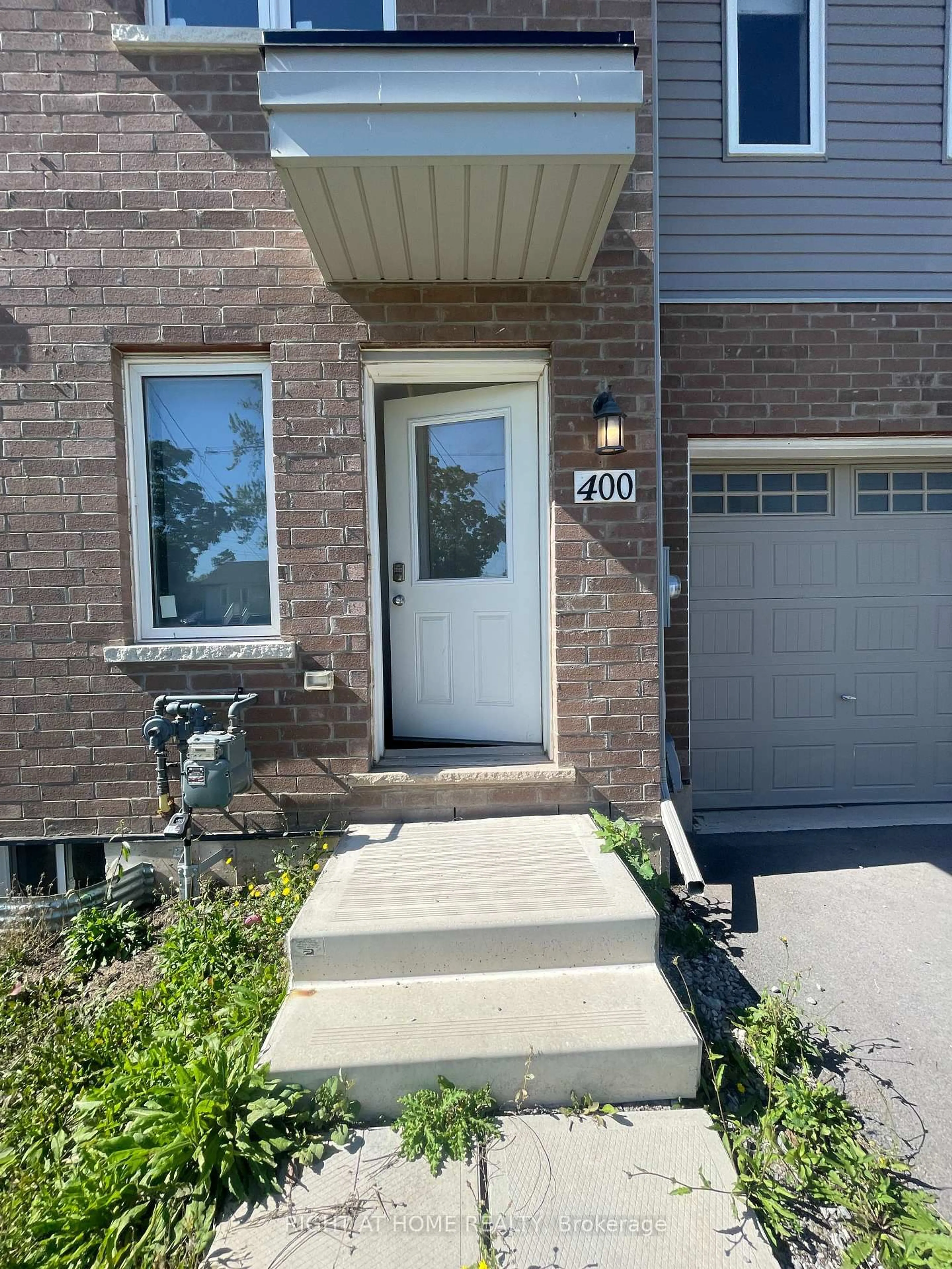 Home with brick exterior material, street for 400 Alberta St, Welland Ontario L3B 0K5