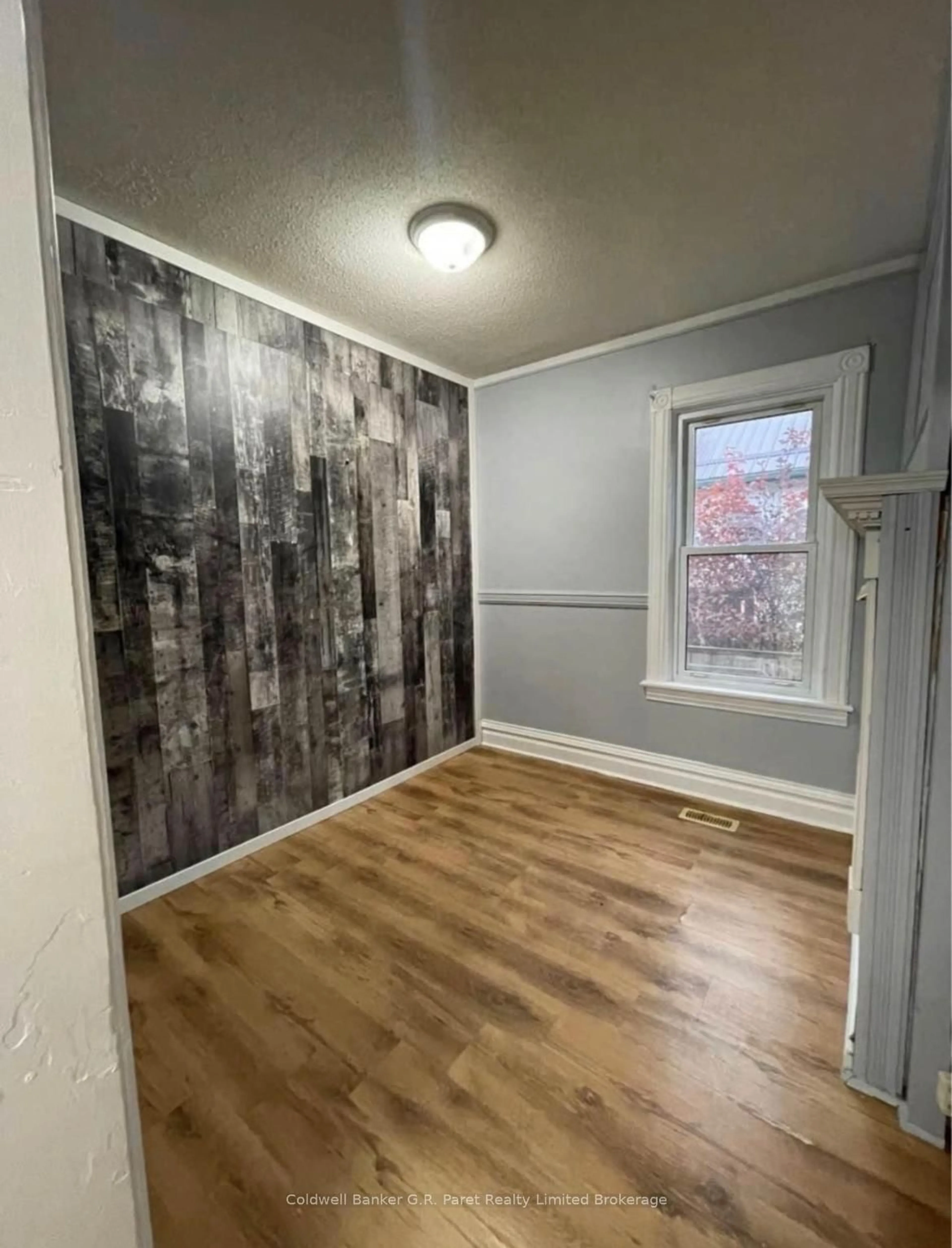 A pic of a room for 15 Wawa St, St. Thomas Ontario N5R 3W8